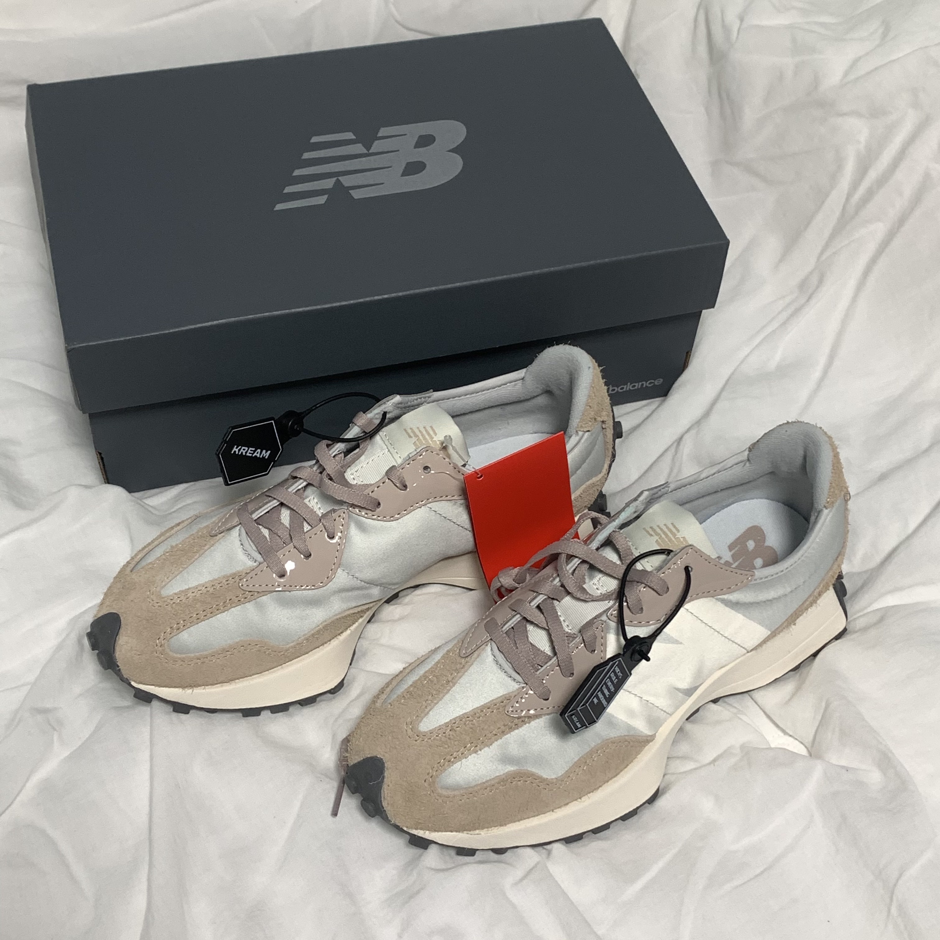 (W) New Balance 327 Grey Beige 착용 스타일