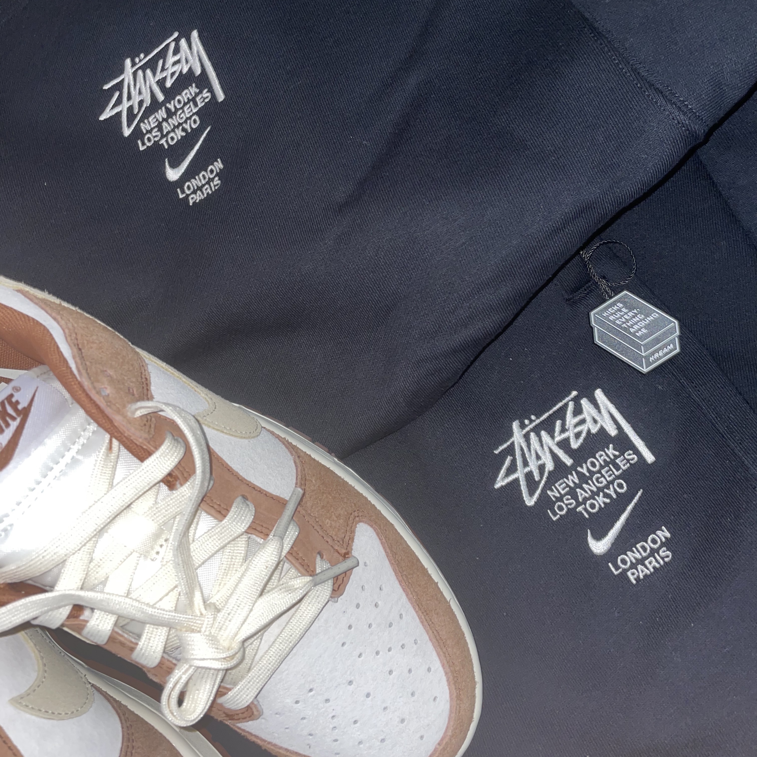 Nike Dunk Low Pro Premium Medium Curry, Nike x Stussy NRG ZR Fleece Crewneck Black - US/EU 착용 스타일