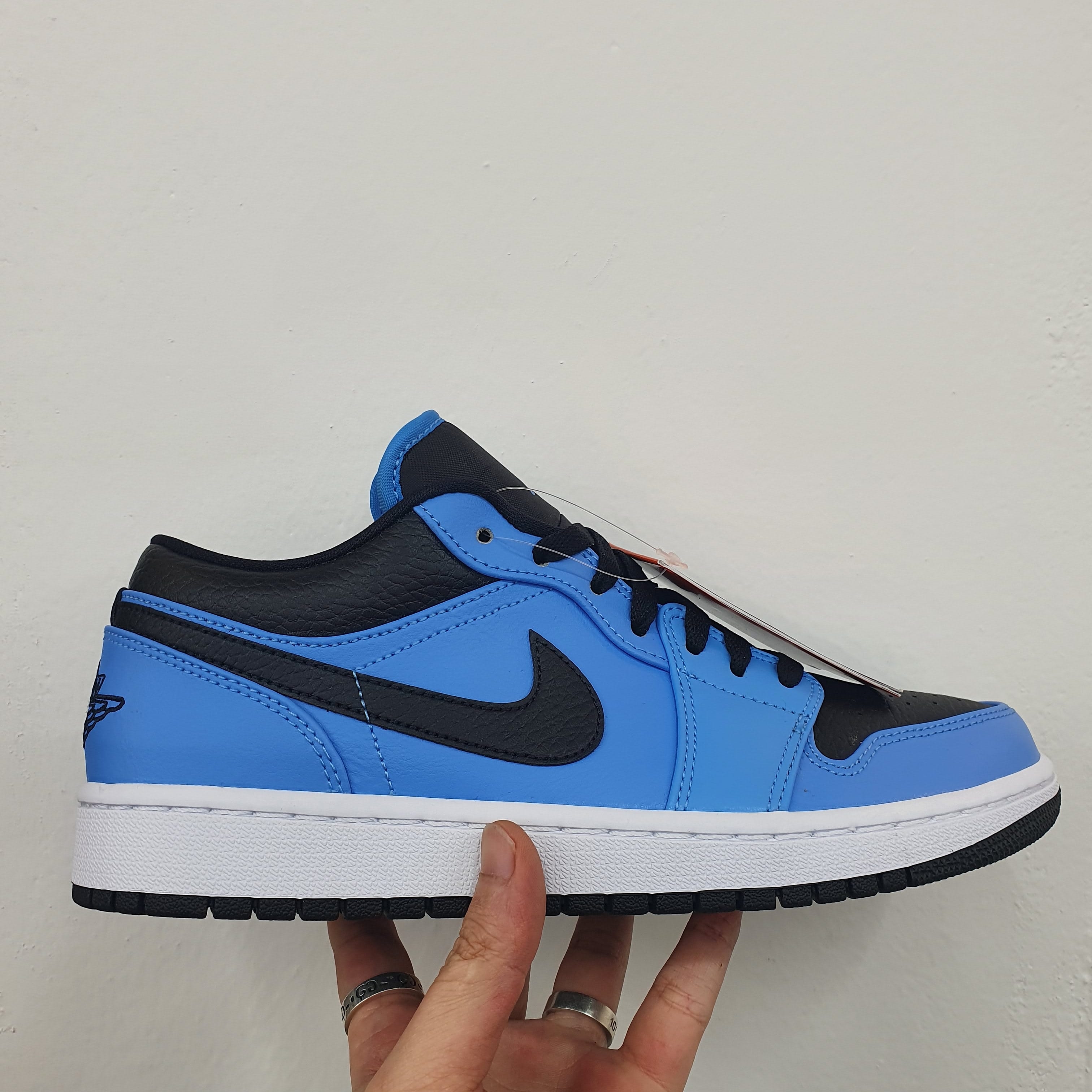 Jordan 1 Low University Blue Black 착용 스타일