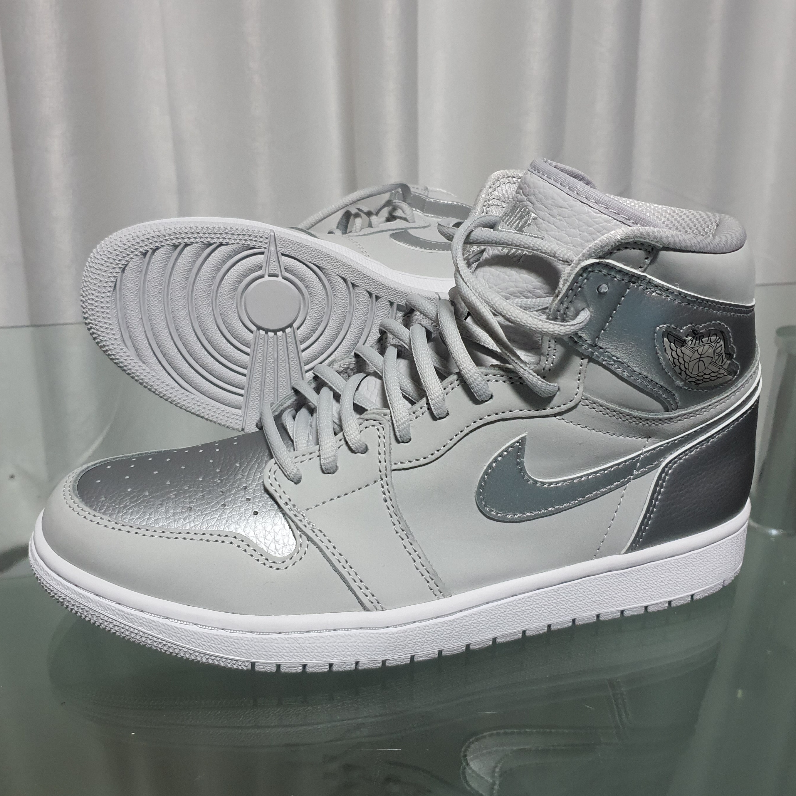 Jordan 1 Retro High OG CO.JP Neutral Grey 착용 스타일 - 3