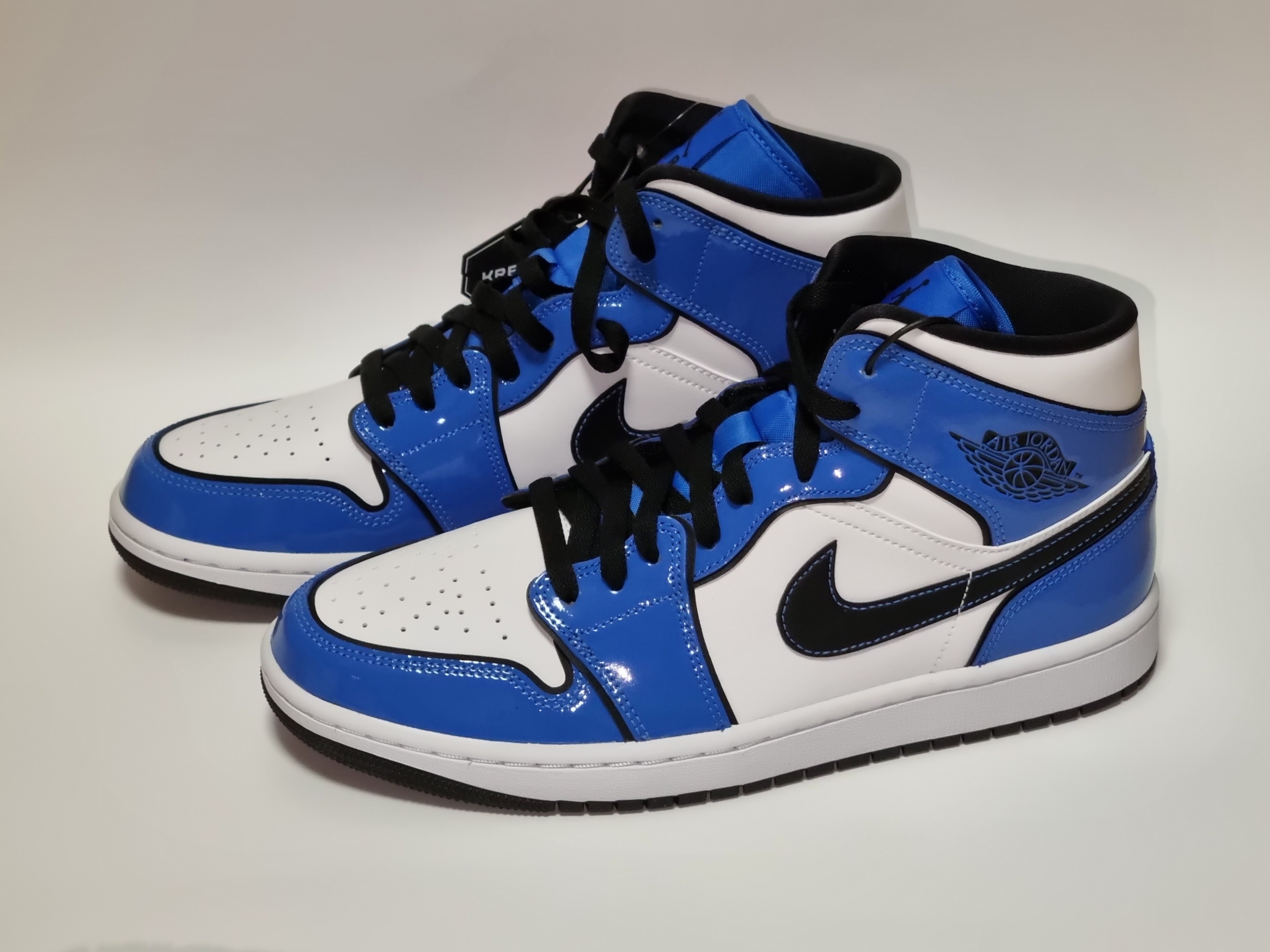 Jordan 1 Mid SE Signal Blue 착용 스타일