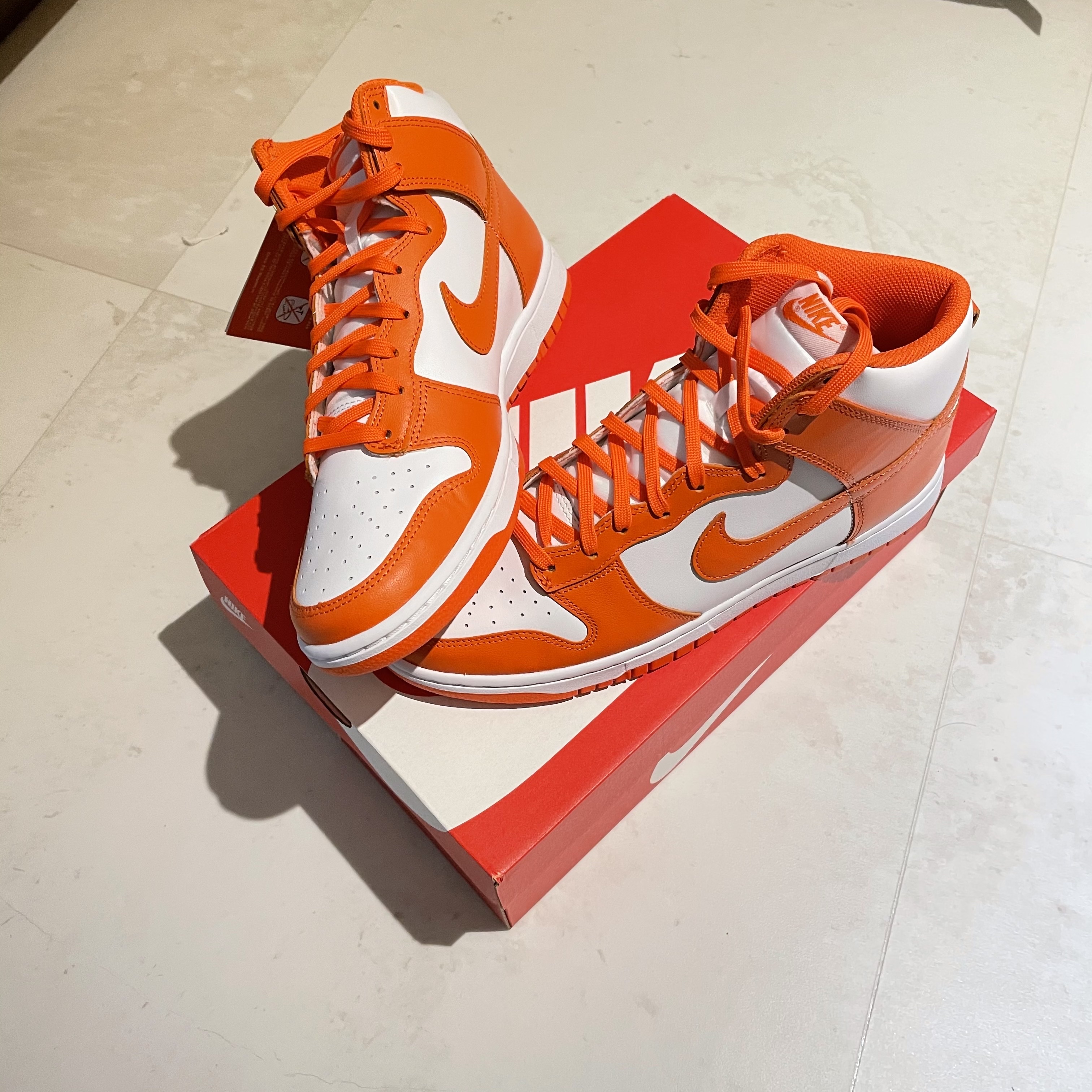 Nike Dunk High Retro Orange Blaze, Jordan 1 Retro High OG University Blue 착용 스타일 - 1