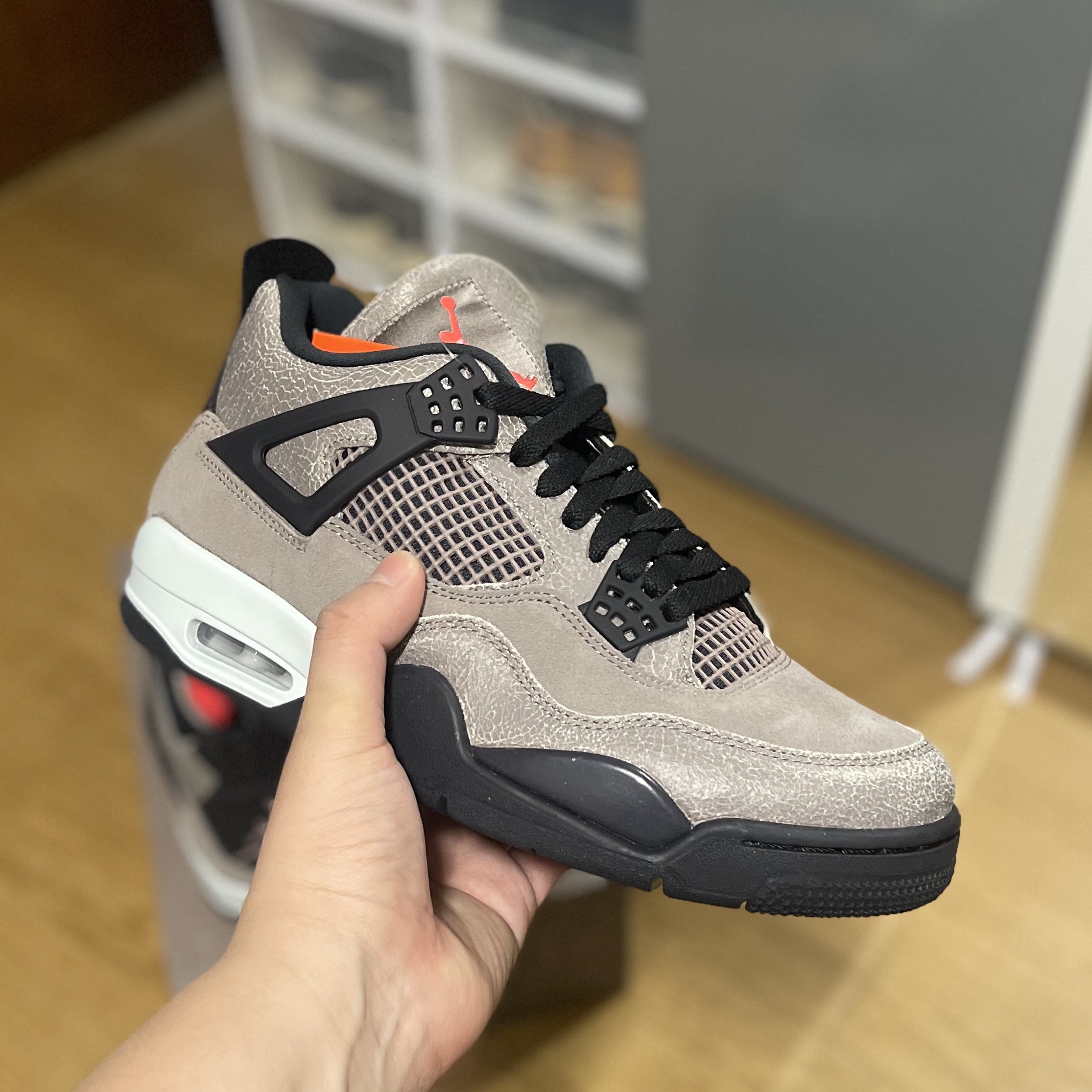 Jordan 4 Retro Taupe Haze 착용 스타일 - 2