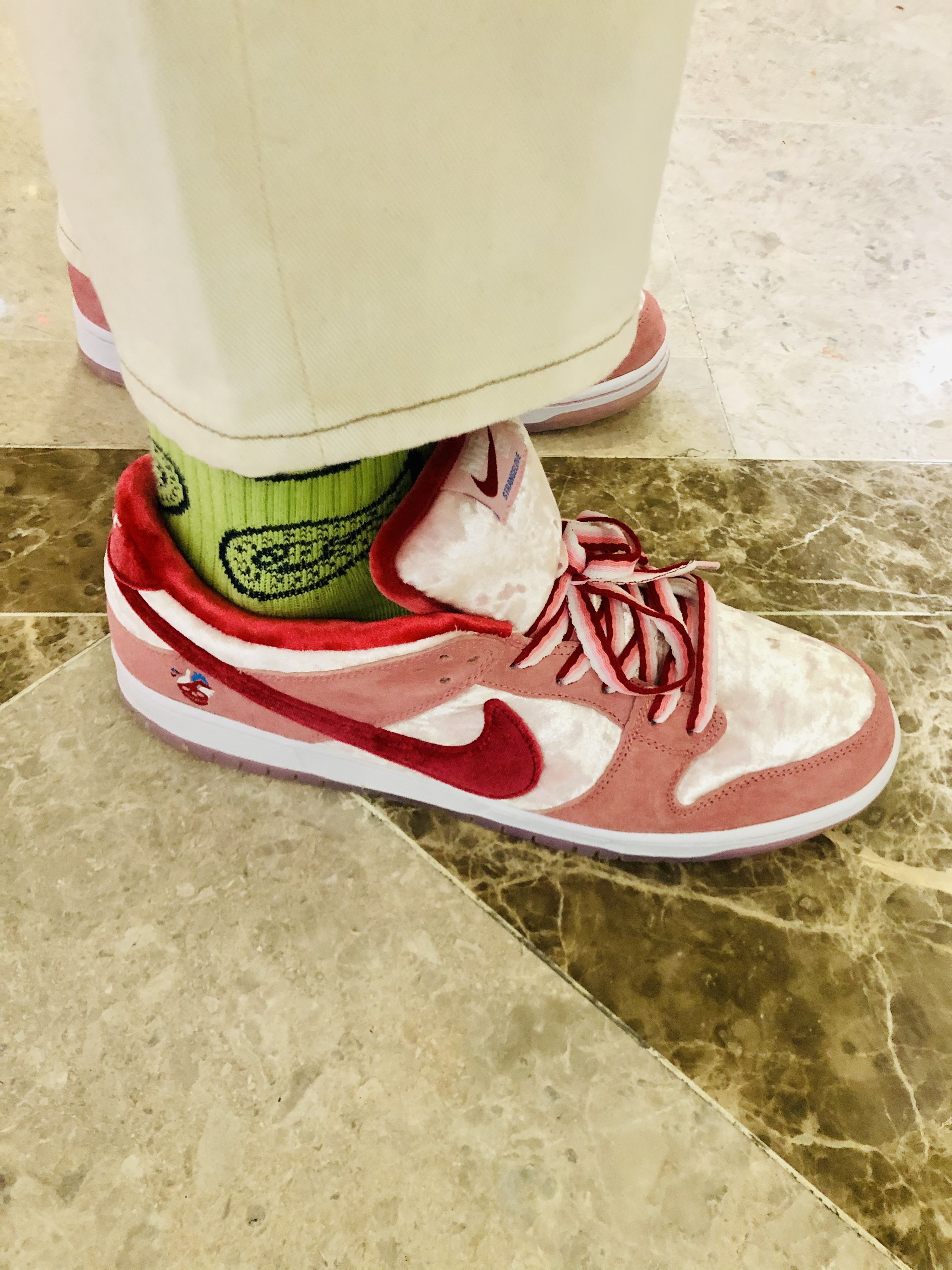 Nike x StrangeLove SB Dunk Low Pink (Regular Box) 착용 스타일 - 3