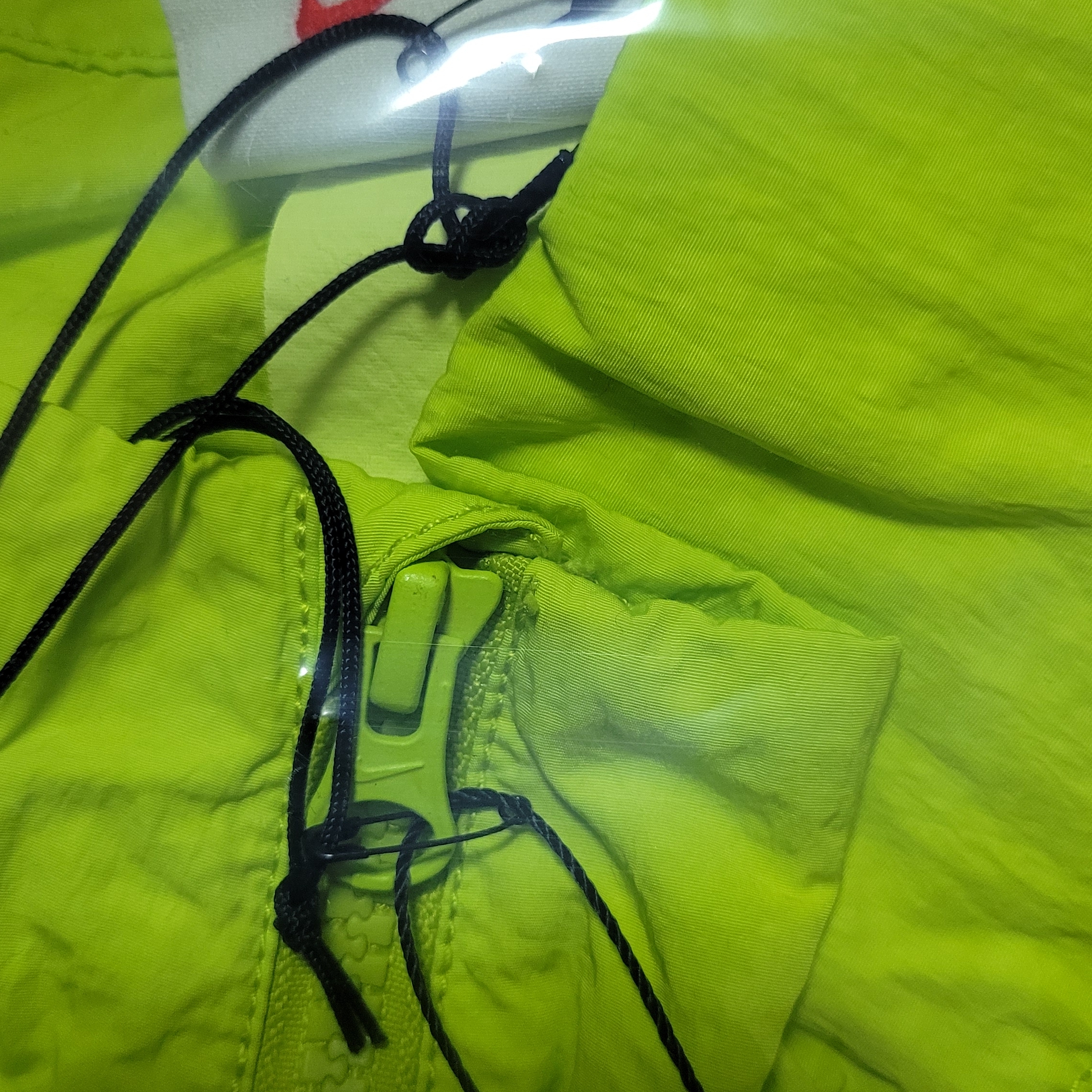 Nike x Stussy Windrunner Jacket Bright Cactus 착용 스타일 - 1