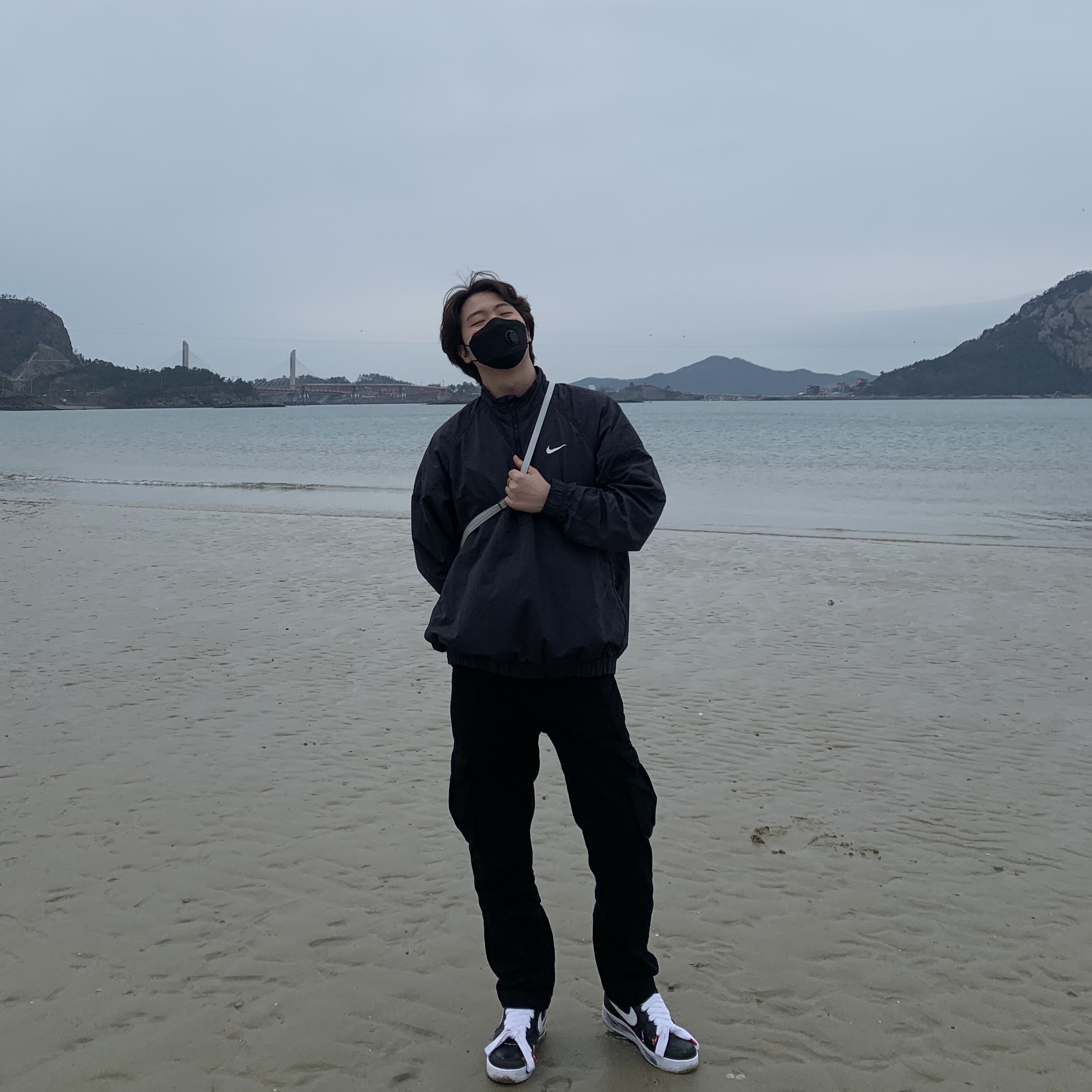 Nike x Peaceminusone Air Force 1 Low Para-Noise, Nike x Stussy Windrunner Jacket Off Noir 착용 스타일