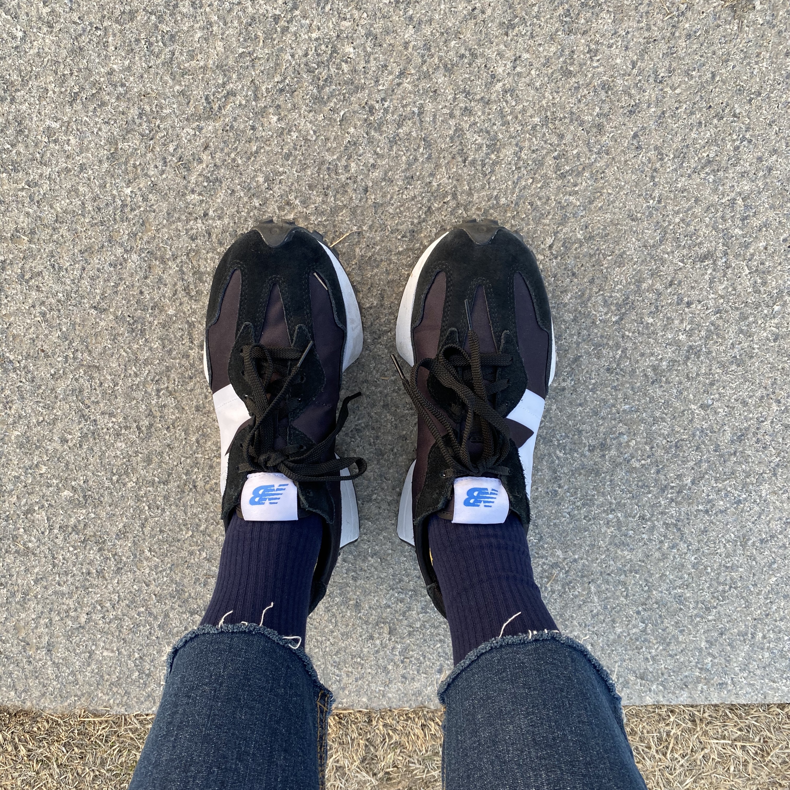 New Balance 327 Black 착용 스타일