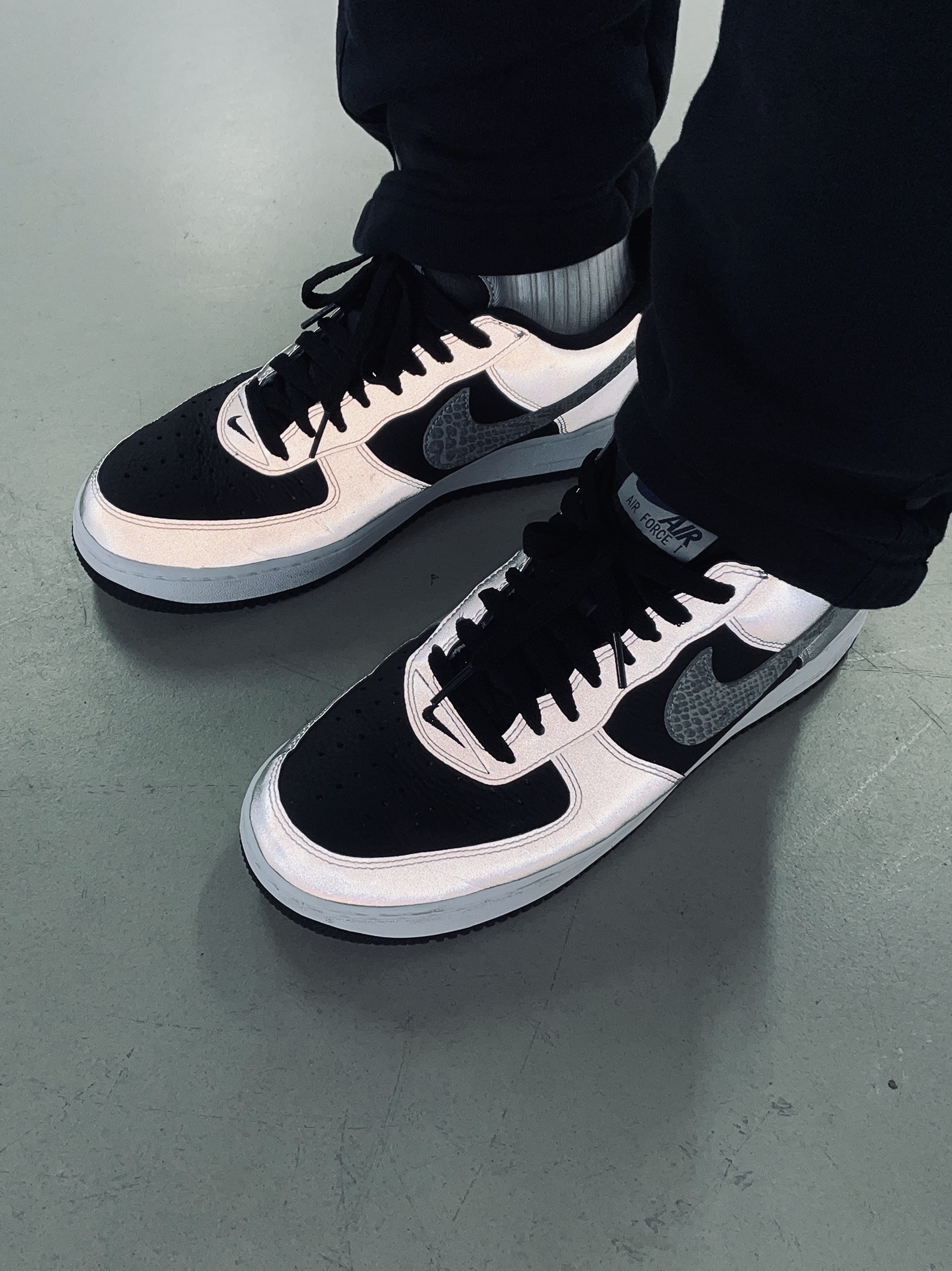 Nike Air Force 1 B Silver Snake 착용 스타일 - 5