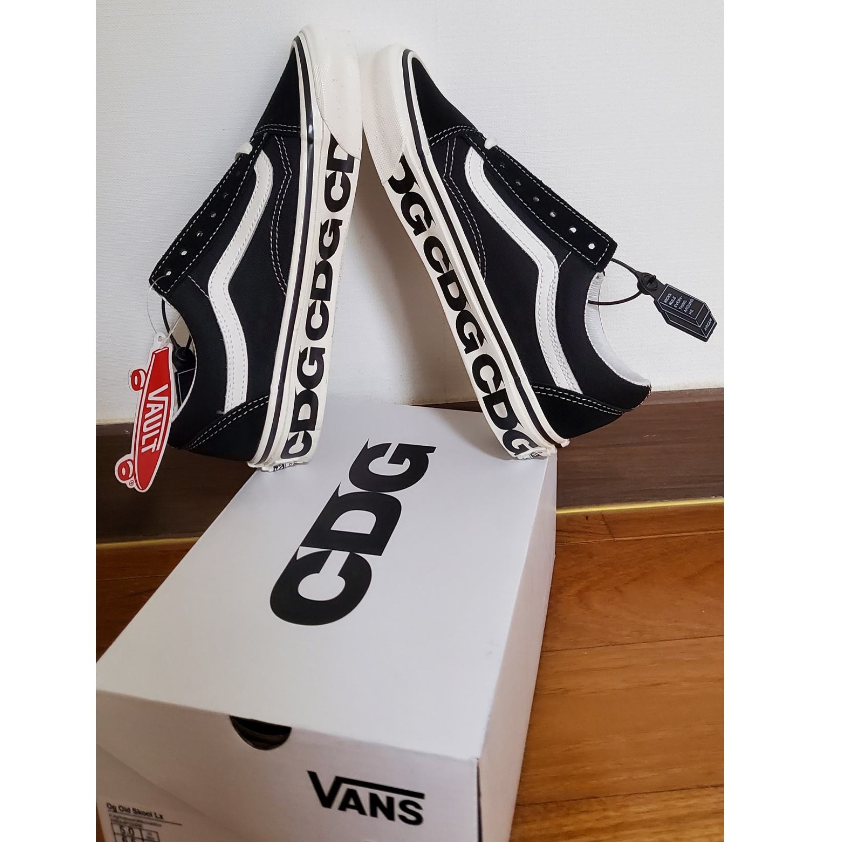 Vans Vault x CDG OG Old Skool LX Side Wall 착용 스타일