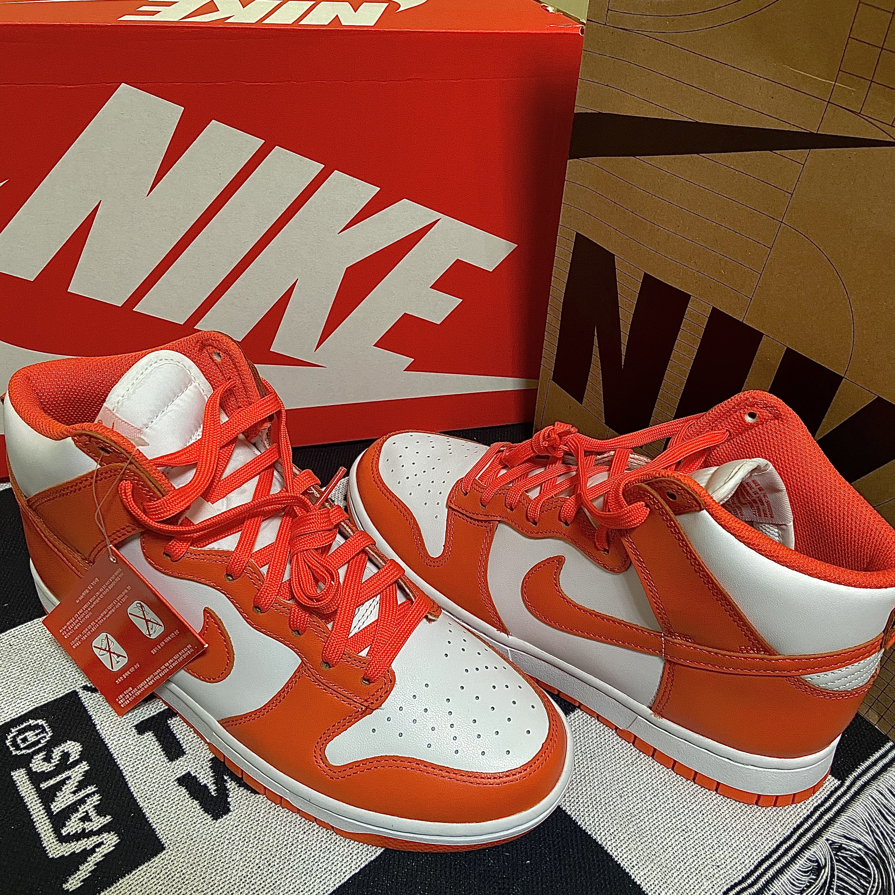 Nike Dunk High Retro Orange Blaze 착용 스타일
