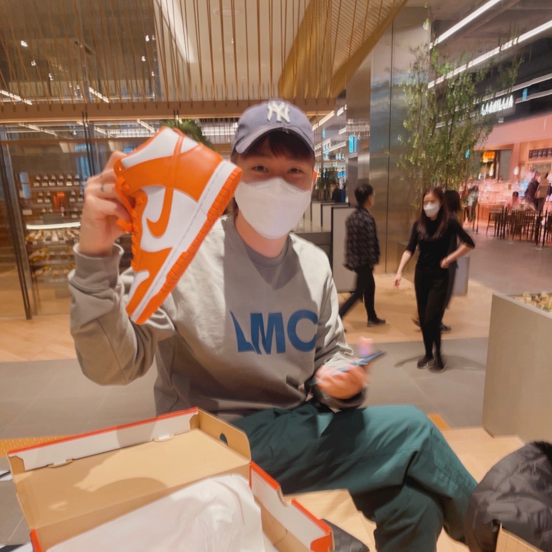 Nike Dunk High Retro Orange Blaze 착용 스타일