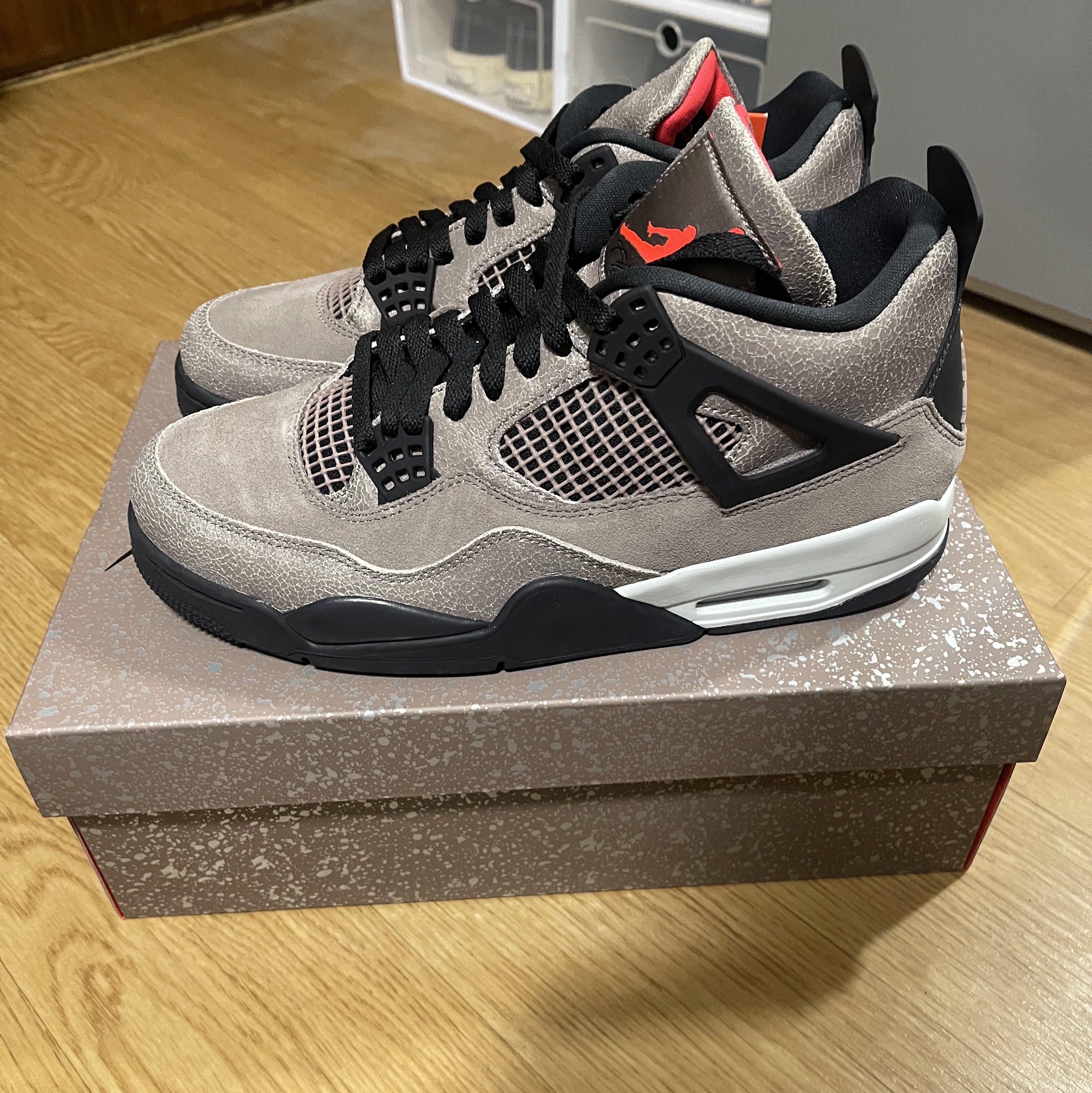 Jordan 4 Retro Taupe Haze 착용 스타일 - 1