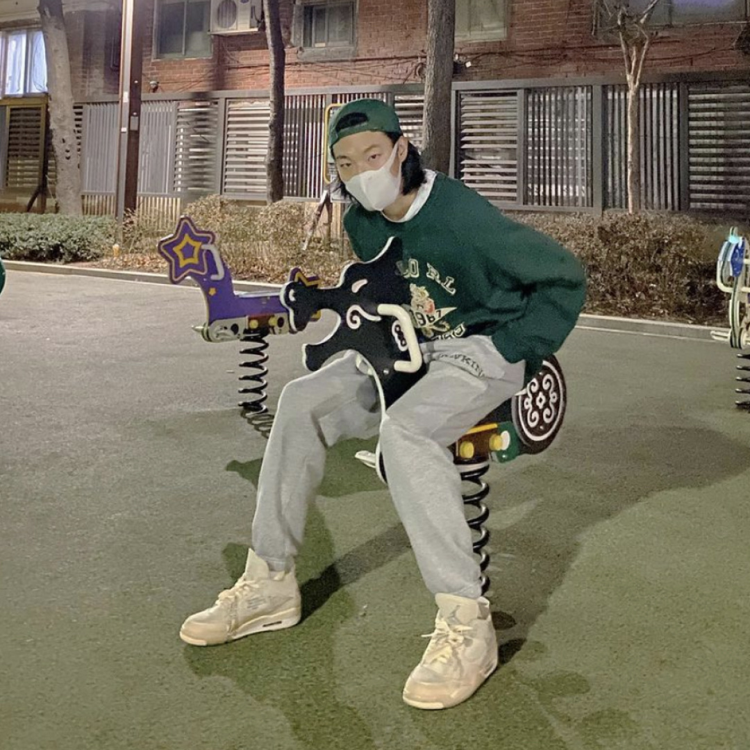 (W) Jordan 4 x Off-White Retro SP Sail 착용 스타일 - 2