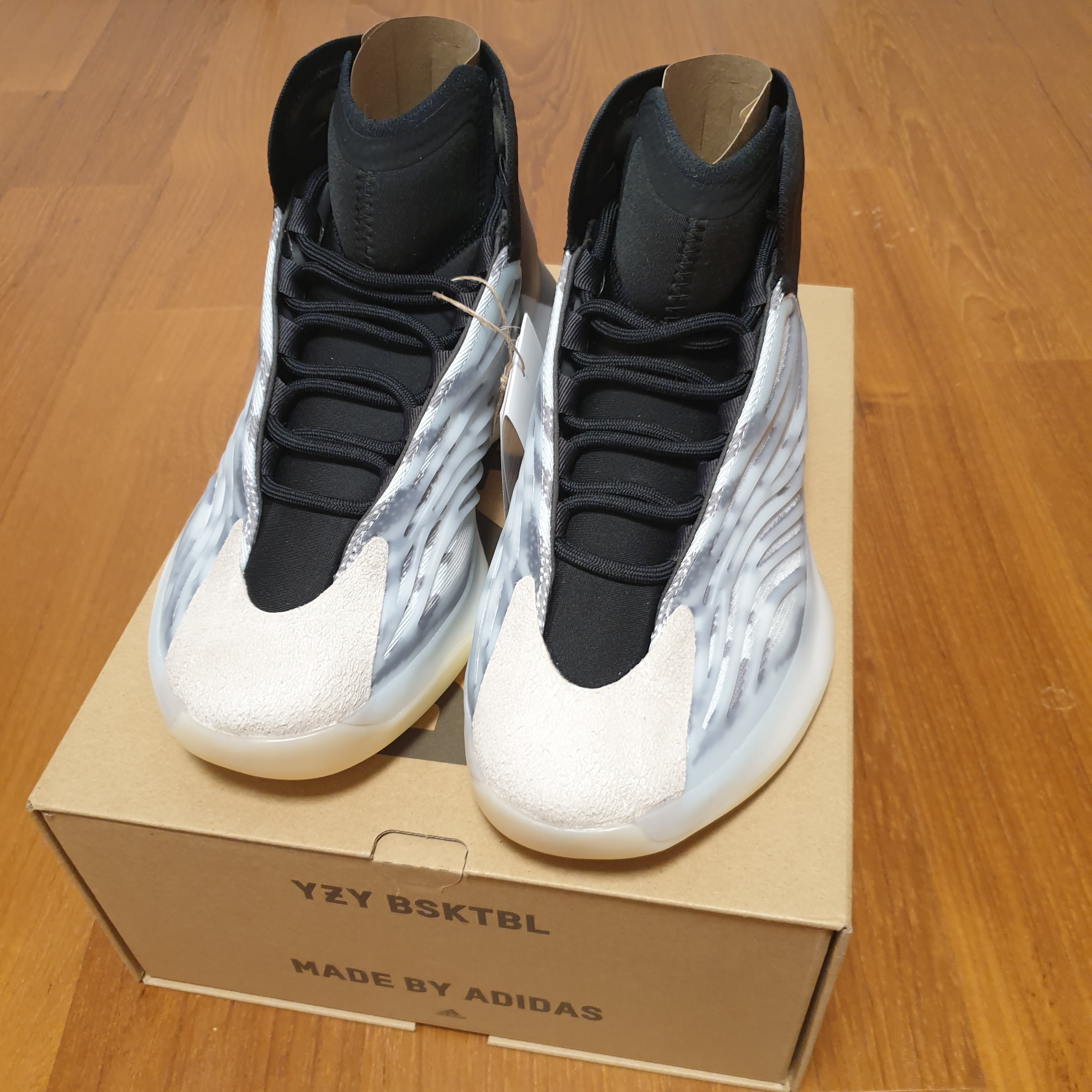Adidas Yeezy QNTM BSKTBL 착용 스타일 - 3