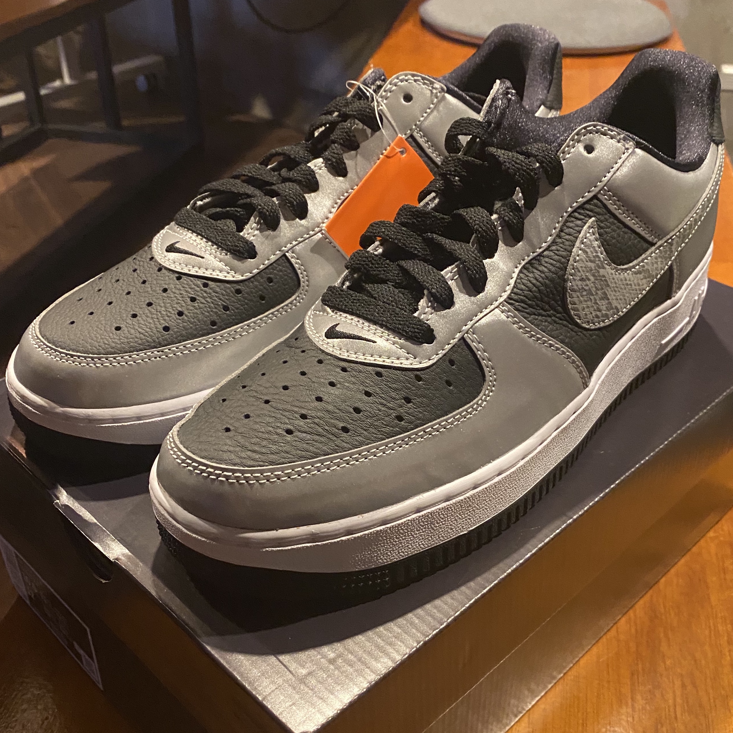 Nike Air Force 1 B Silver Snake 착용 스타일
