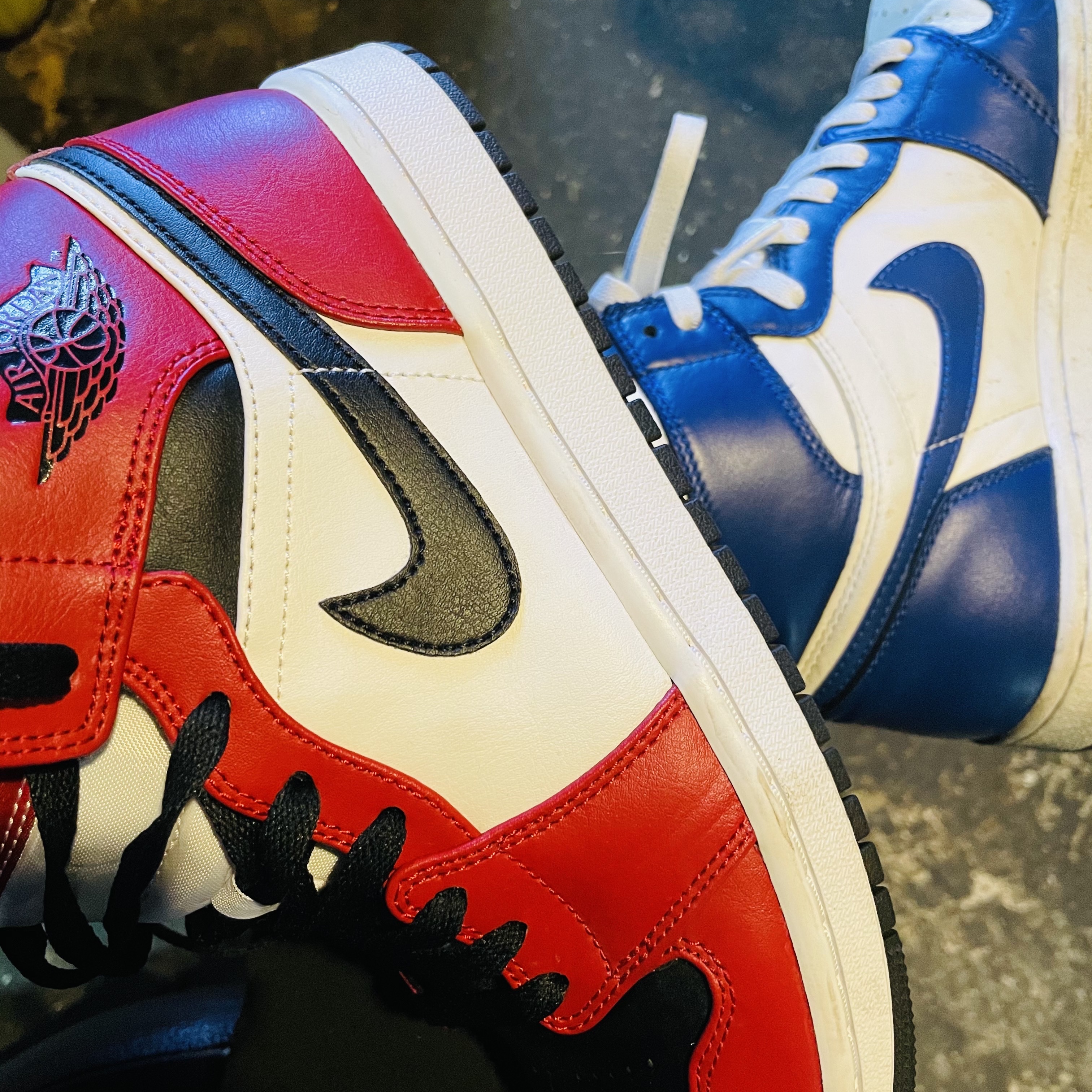 Jordan 1 Mid Chicago Black Toe, Jordan 1 Retro Storm Blue 착용 스타일 - 1