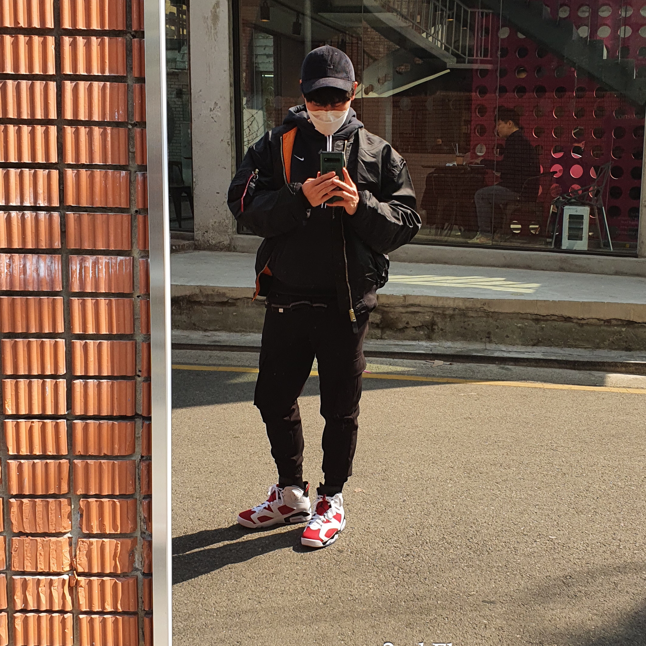 Jordan 6 Retro Carmine 2021, Nike Heritage 86 Corduroy Cap Black 착용 스타일