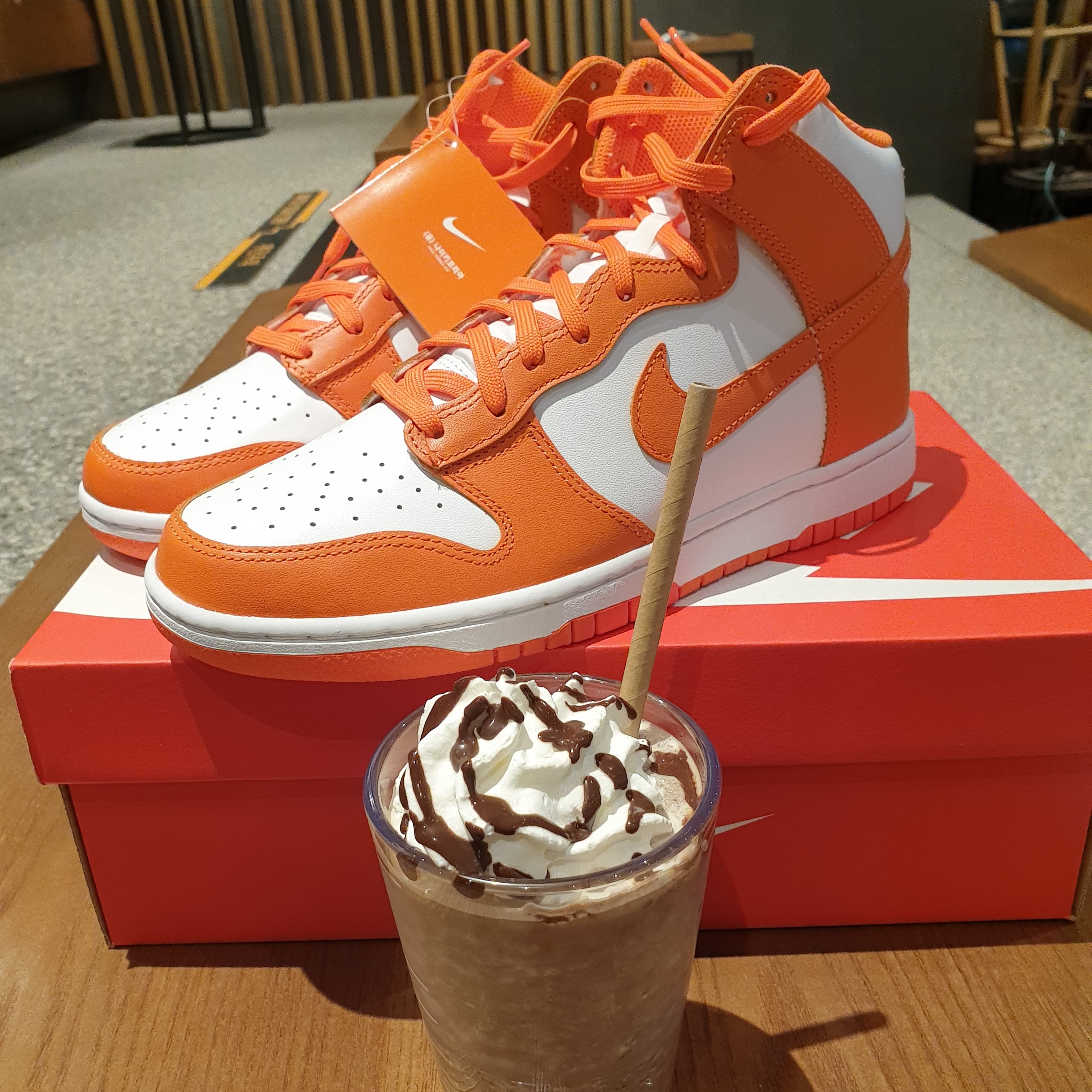 Nike Dunk High Retro Orange Blaze 착용 스타일