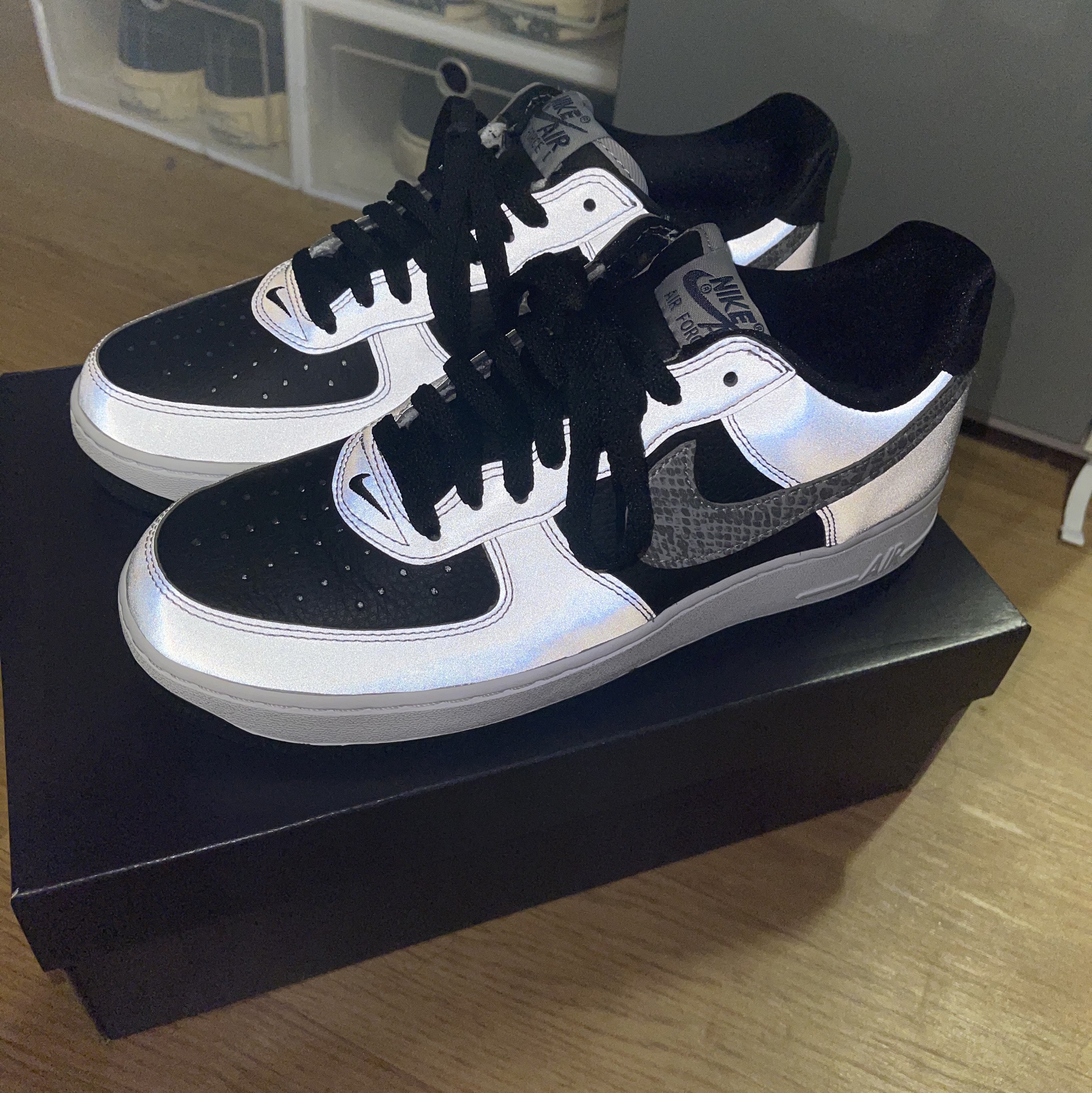 Nike Air Force 1 B Silver Snake 착용 스타일