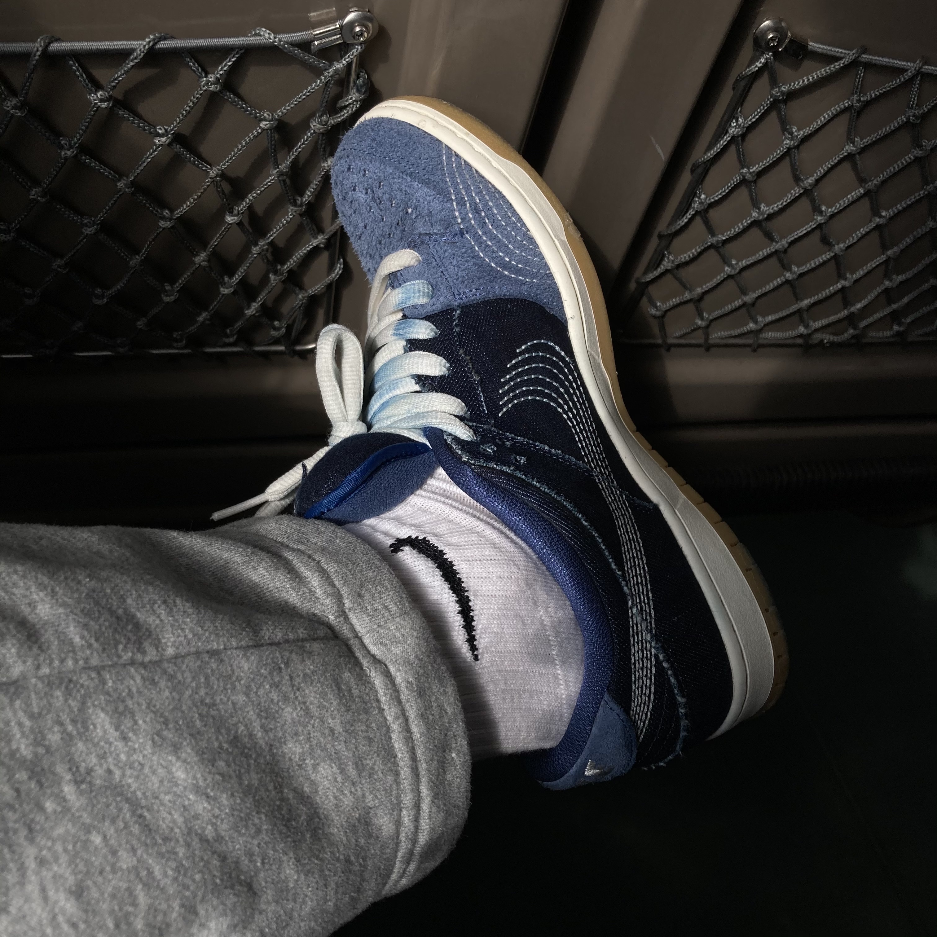 Nike SB Dunk Low Pro Mystic Navy 착용 스타일 - 1