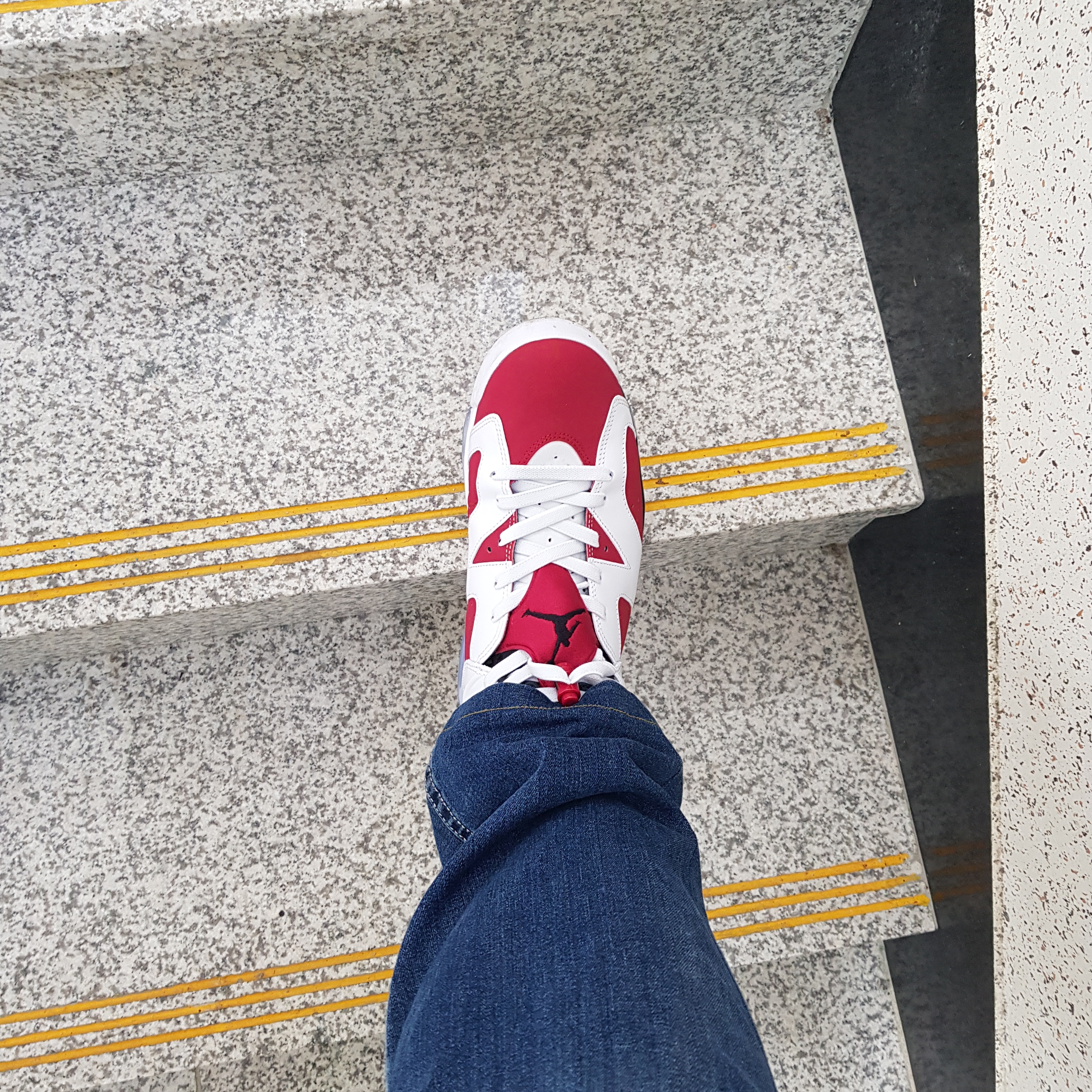 Jordan 6 Retro Carmine 2021 착용 스타일 - 2