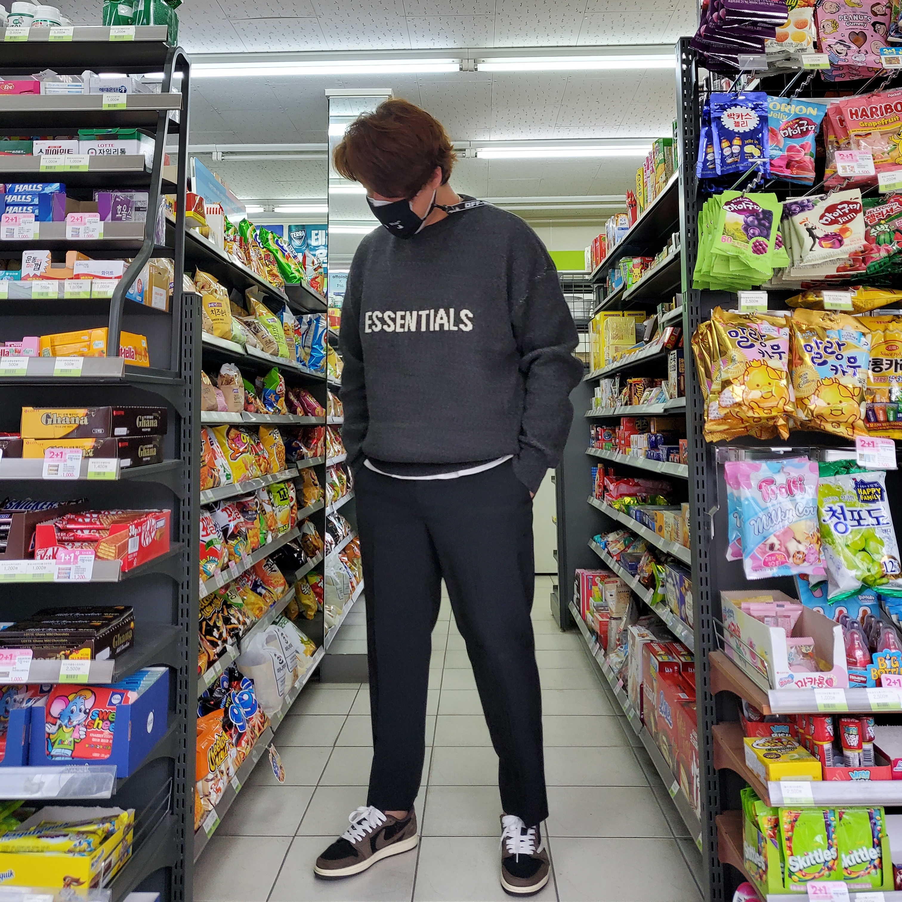 Jordan 1 x Travis Scott Retro Low OG SP Mocha, Off-White x Amore Pacific Protection Box (Without Cosmetics) 착용 스타일 - 3