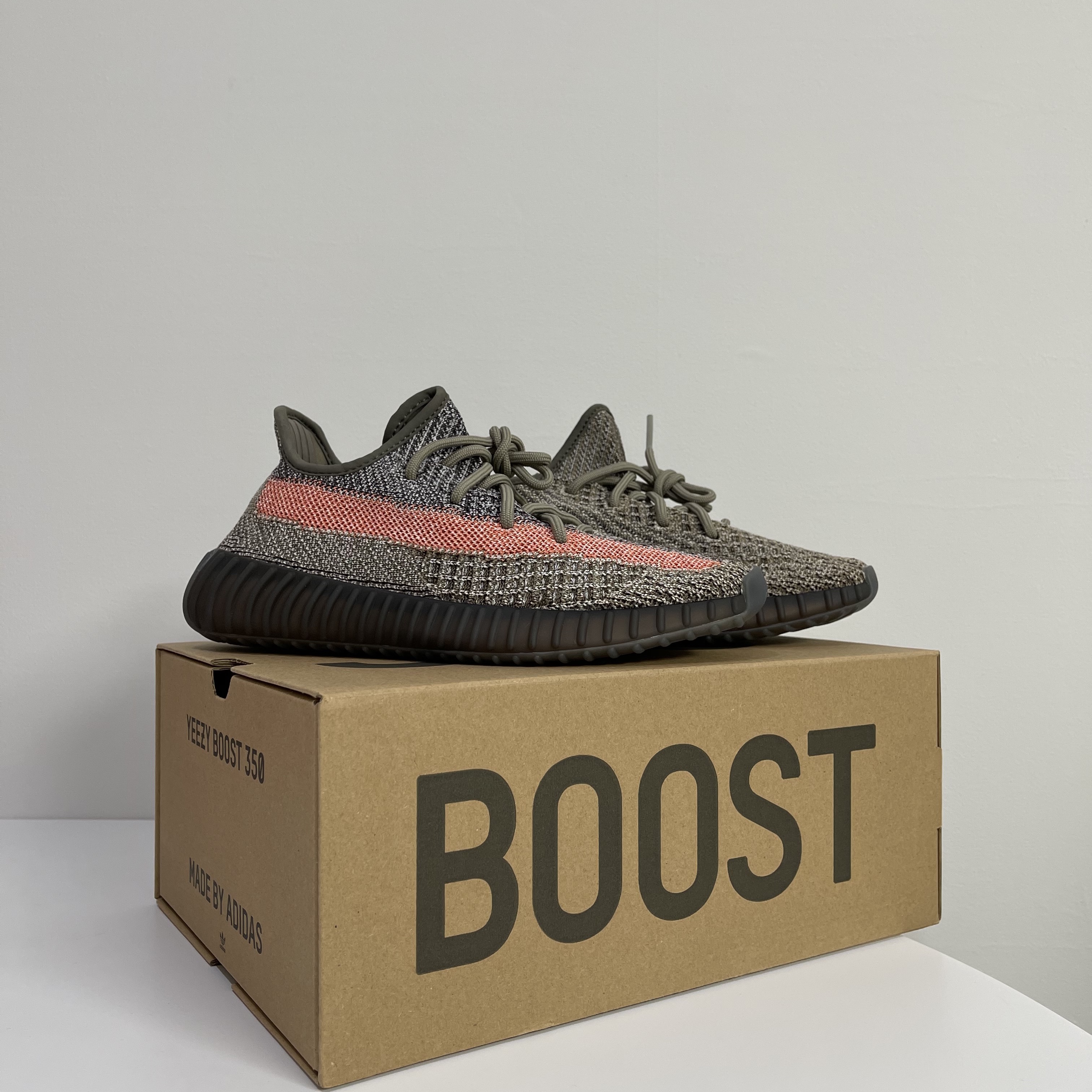 Adidas Yeezy Boost 350 V2 Ash Stone 착용 스타일