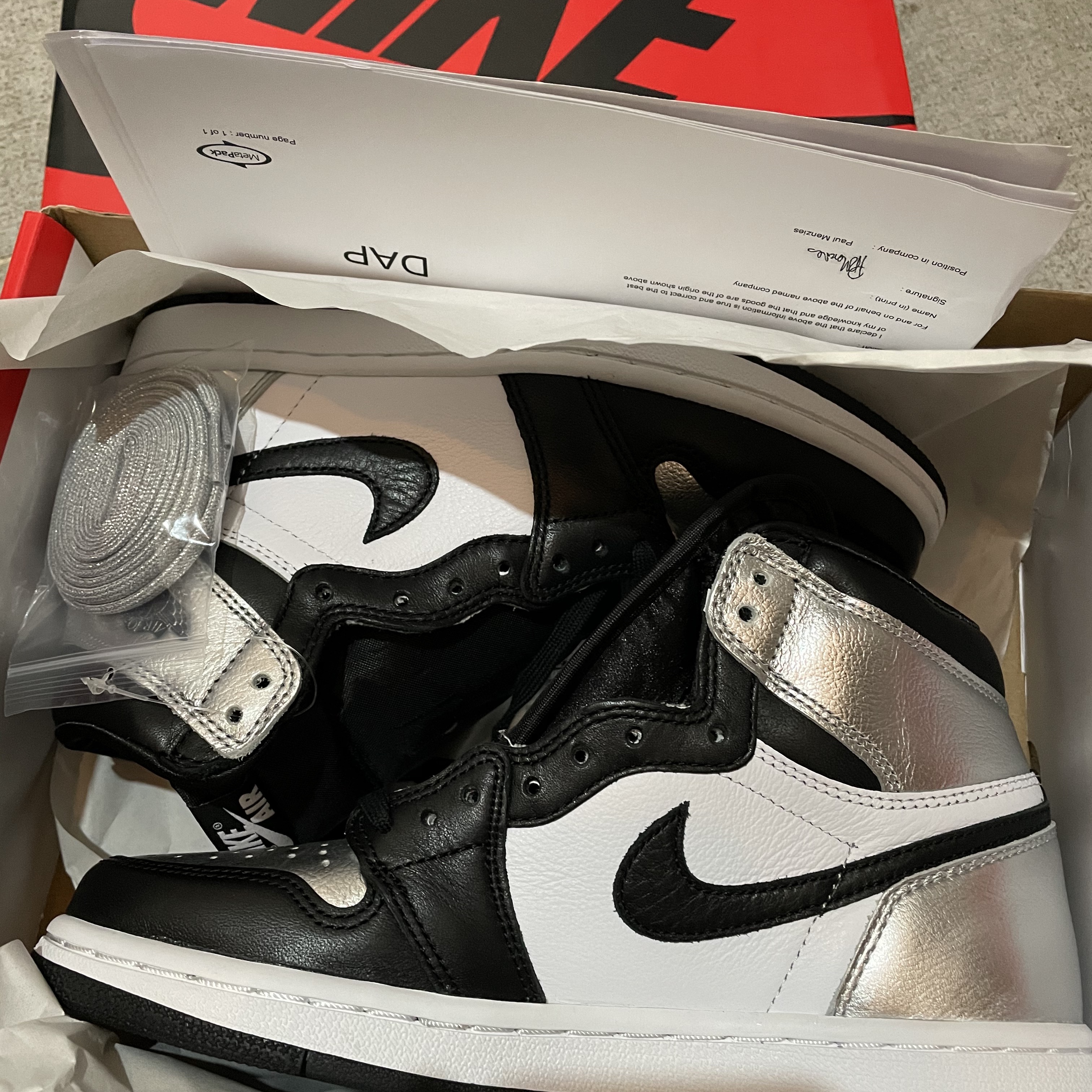 (W) Jordan 1 Retro High OG Silver Toe 착용 스타일 - 1