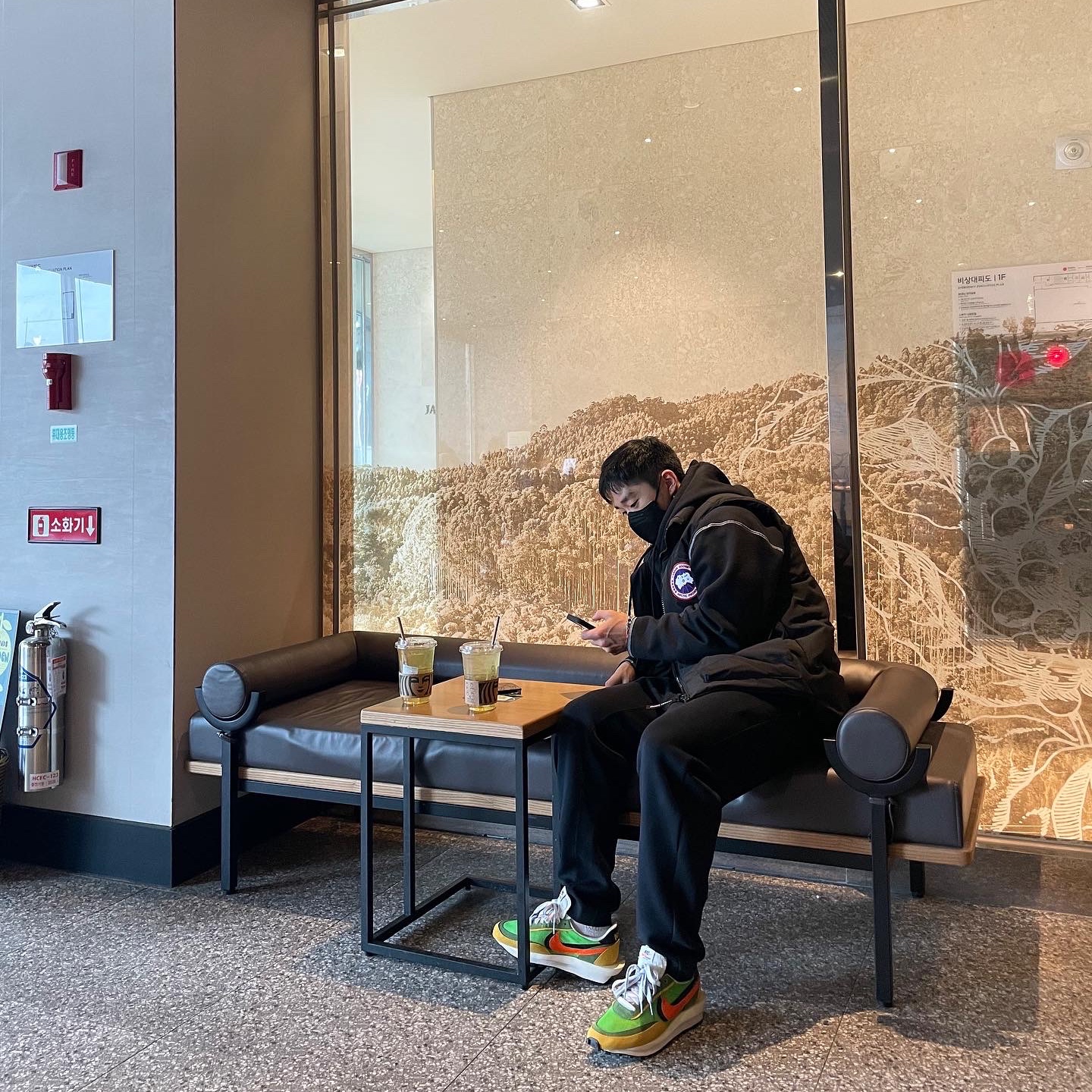 Nike x Sacai LDWaffle Green Multi, Nike x Off-White NRG RU Hoodie 착용 스타일