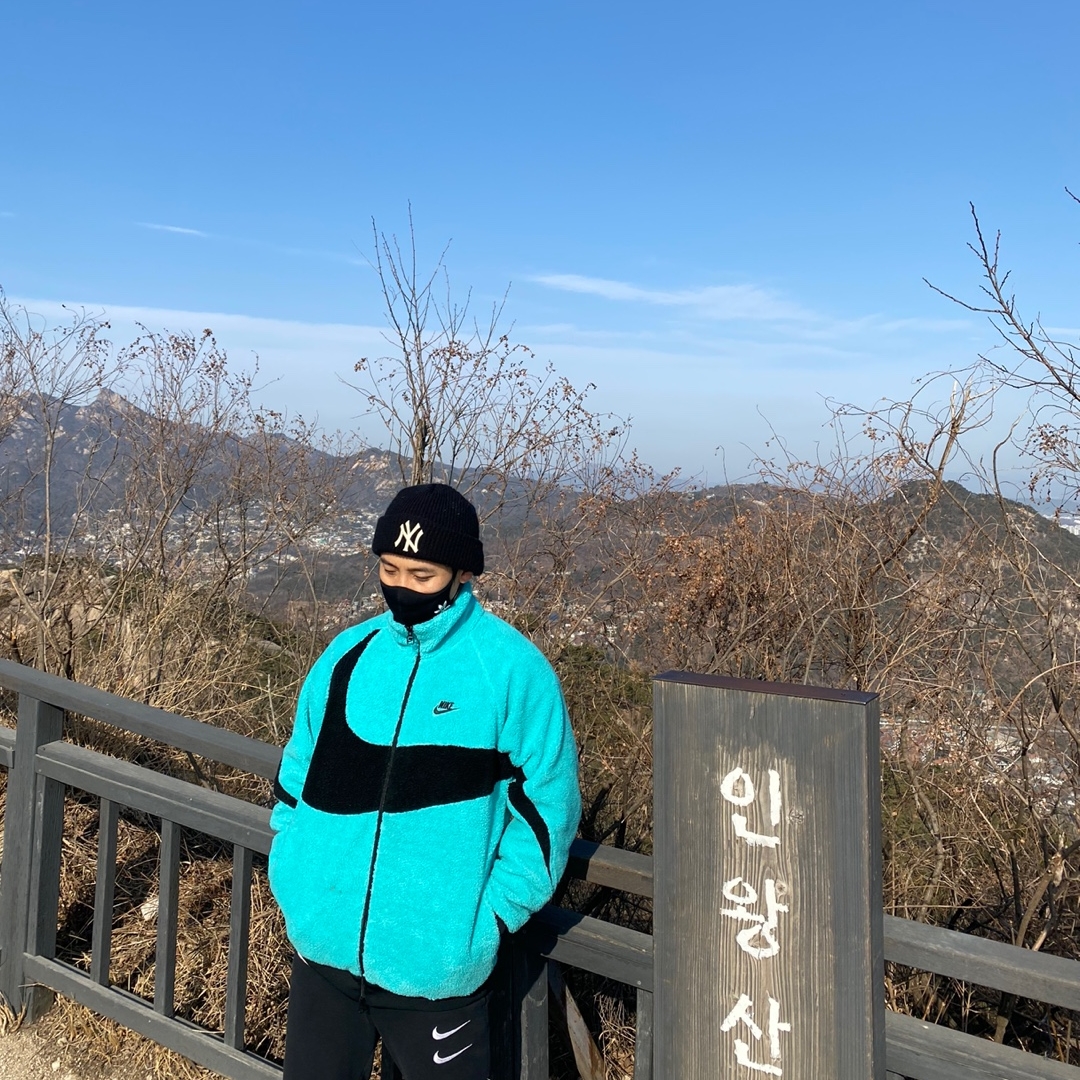 Nike Big Swoosh Full Zip Jacket White Navy, Nike Big Swoosh Full Zip Jacket Hyper Jade Black 착용 스타일 - 2