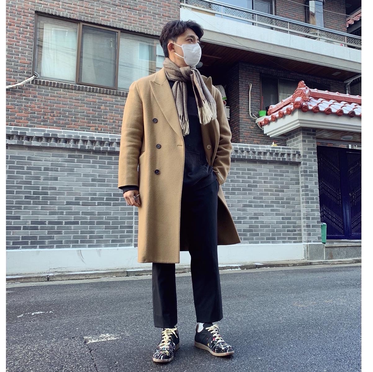 Maison Margiela Replica Paint Drop Sneakers Black 착용 스타일