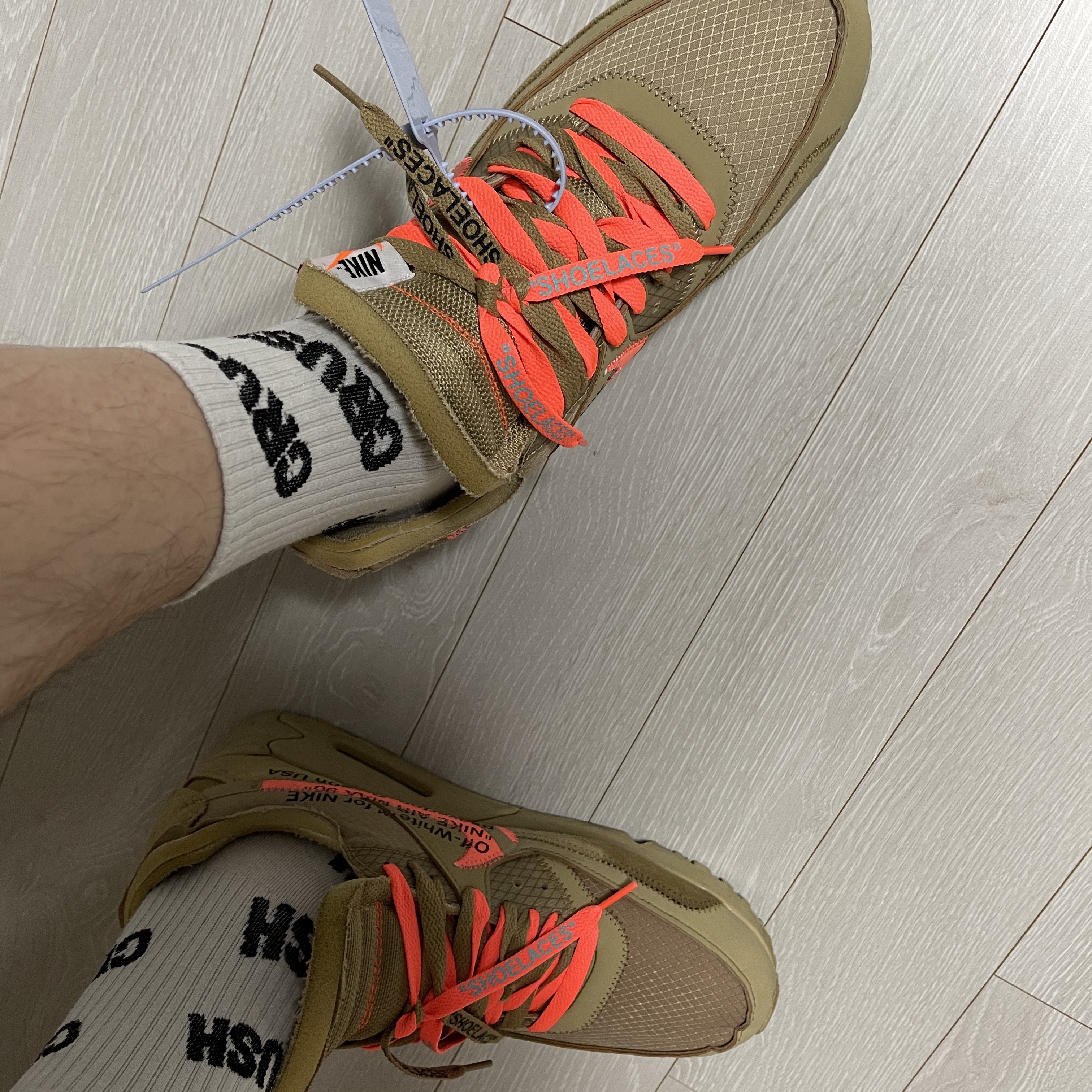 Nike x Off-White Air Max 90 V2 Desert Ore 착용 스타일