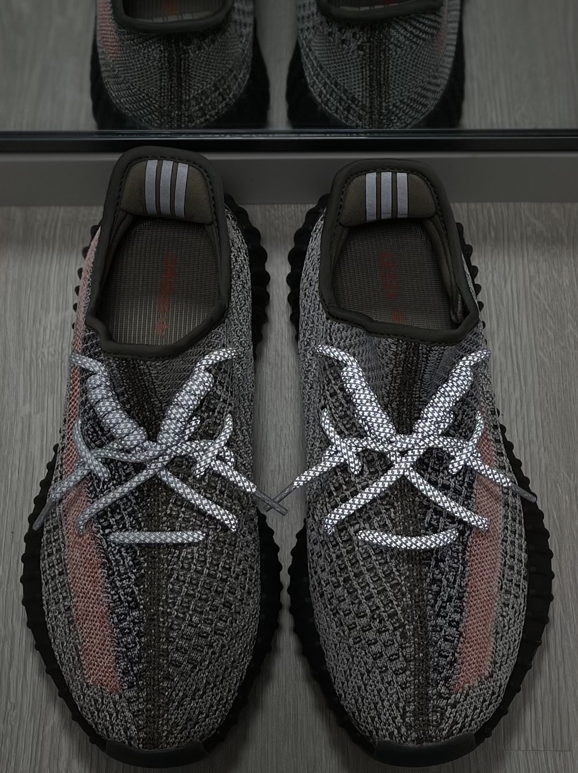 Adidas Yeezy Boost 350 V2 Ash Stone 착용 스타일