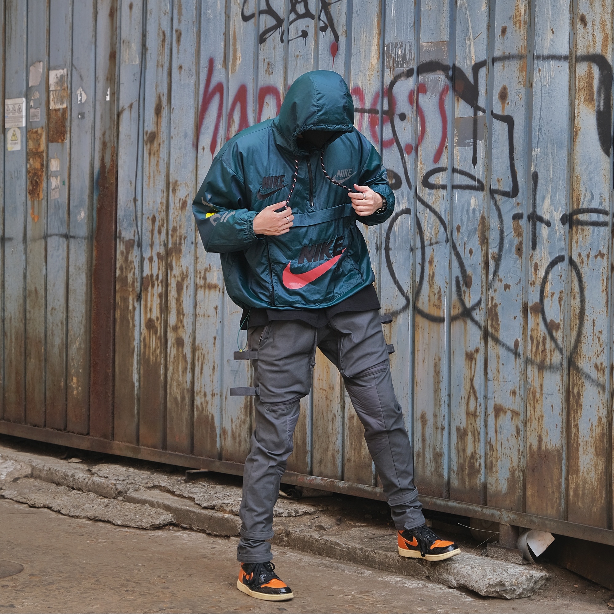 Nike x Cactus Plant Flea Market Anorak Teal, Jordan 1 Retro High Shattered Backboard 3.0 착용 스타일