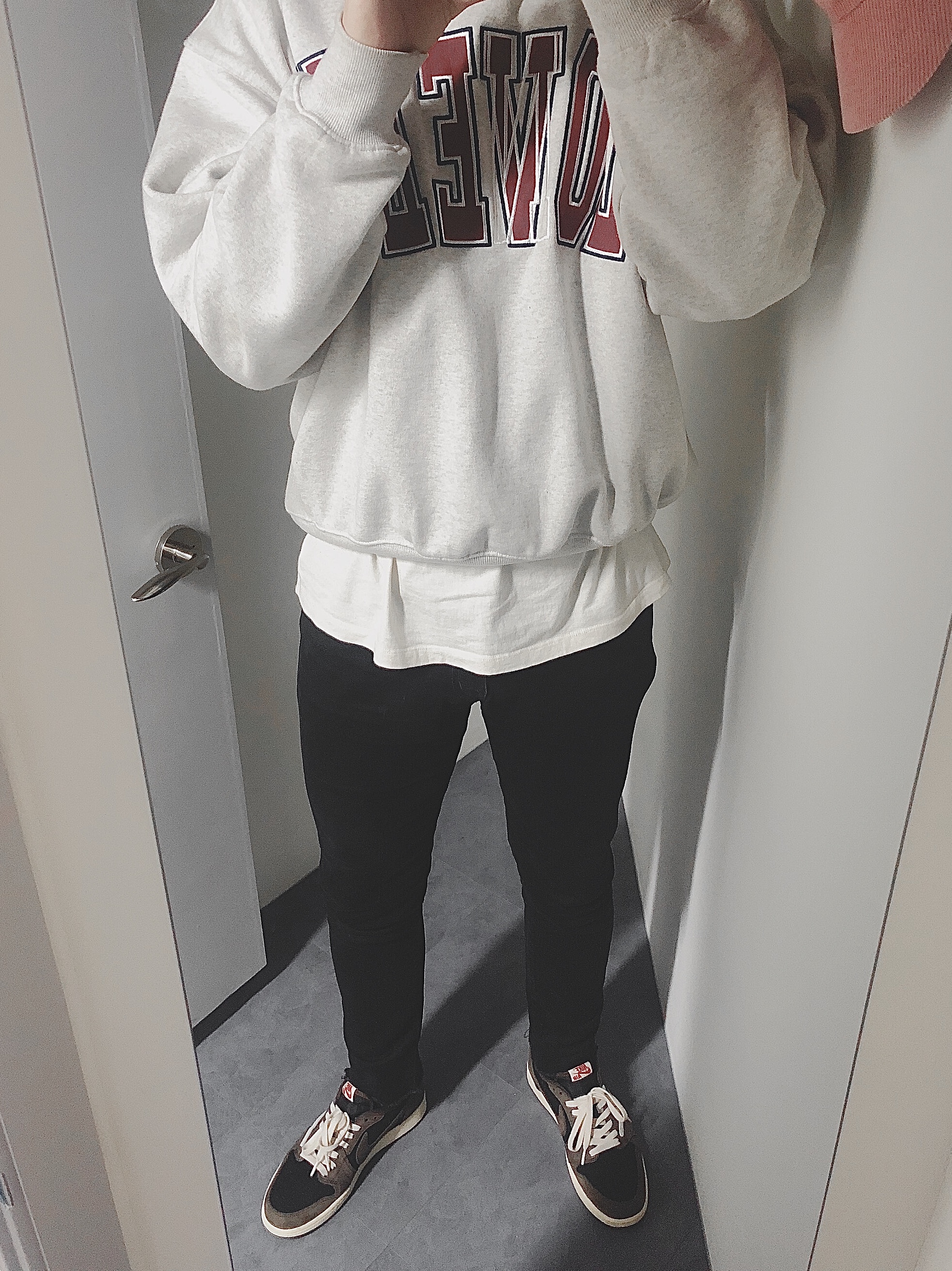 Jordan 1 x Travis Scott Retro Low OG SP Mocha 착용 스타일