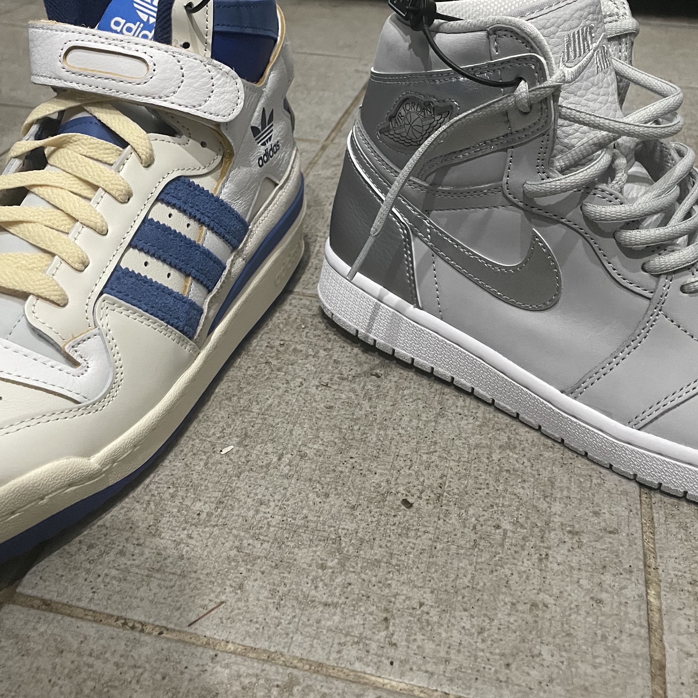 Adidas OG Forum 84 High Blue Thread, Jordan 1 Retro High OG CO.JP Neutral Grey 착용 스타일