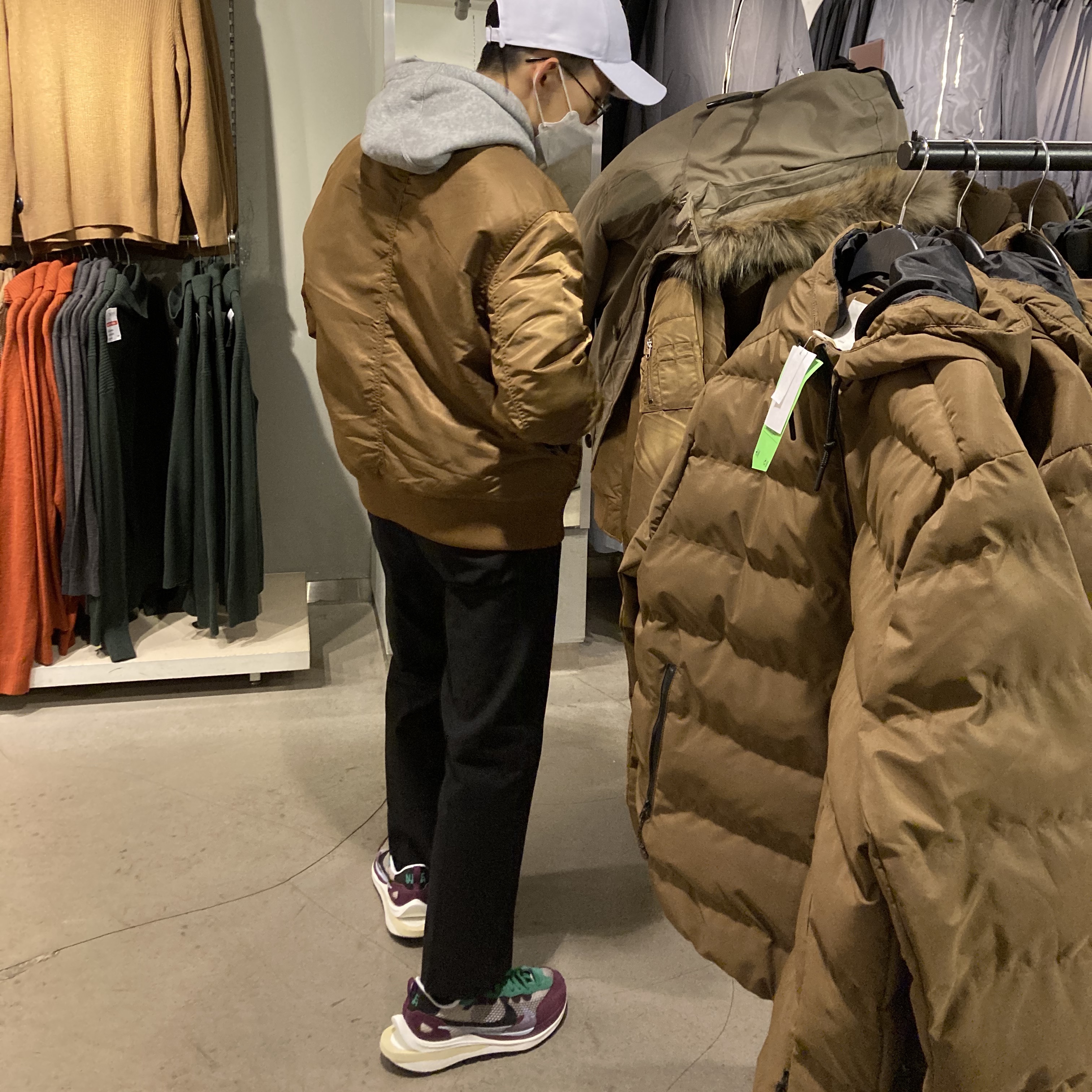 Nike x Sacai VaporWaffle String & Black Villain Red 착용 스타일
