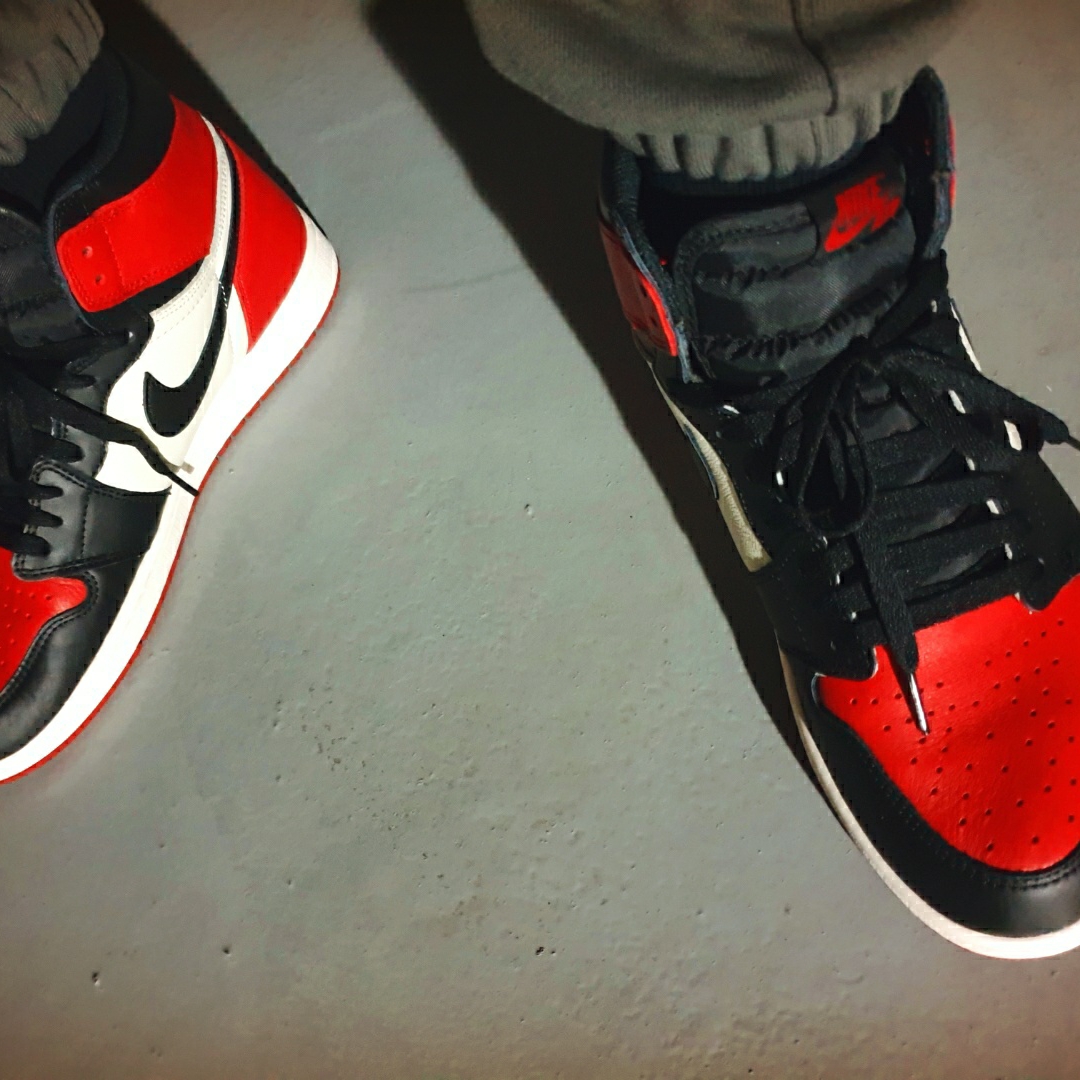 Jordan 1 Retro High OG Bred Toe 착용 스타일 - 4