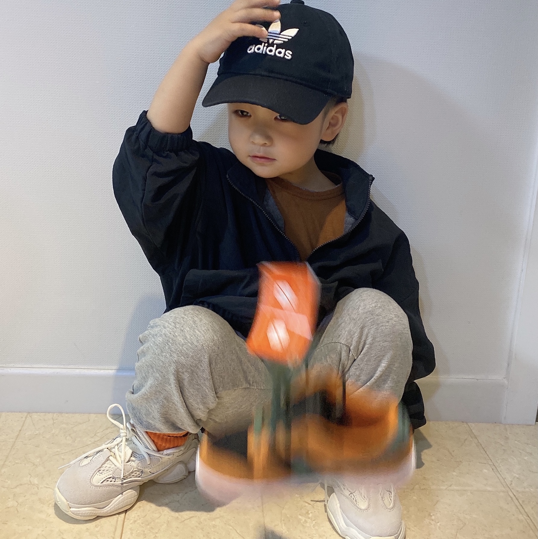(Infant) Adidas Yeezy 500 Bone White 착용 스타일 - 2
