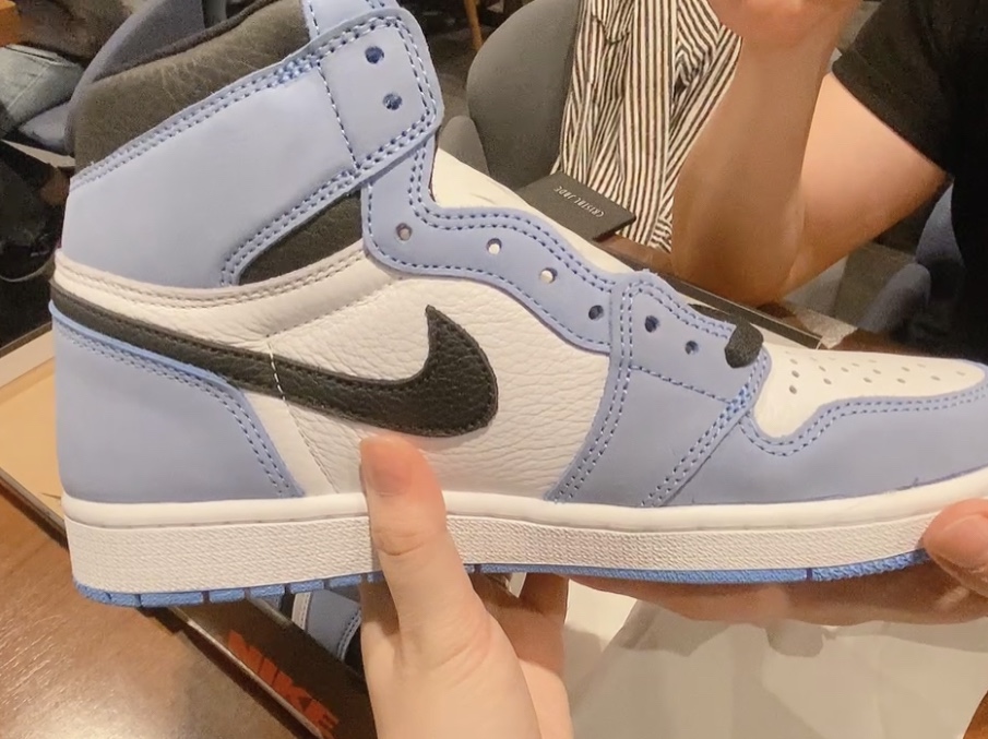 Jordan 1 Retro High OG University Blue 착용 스타일 - 1