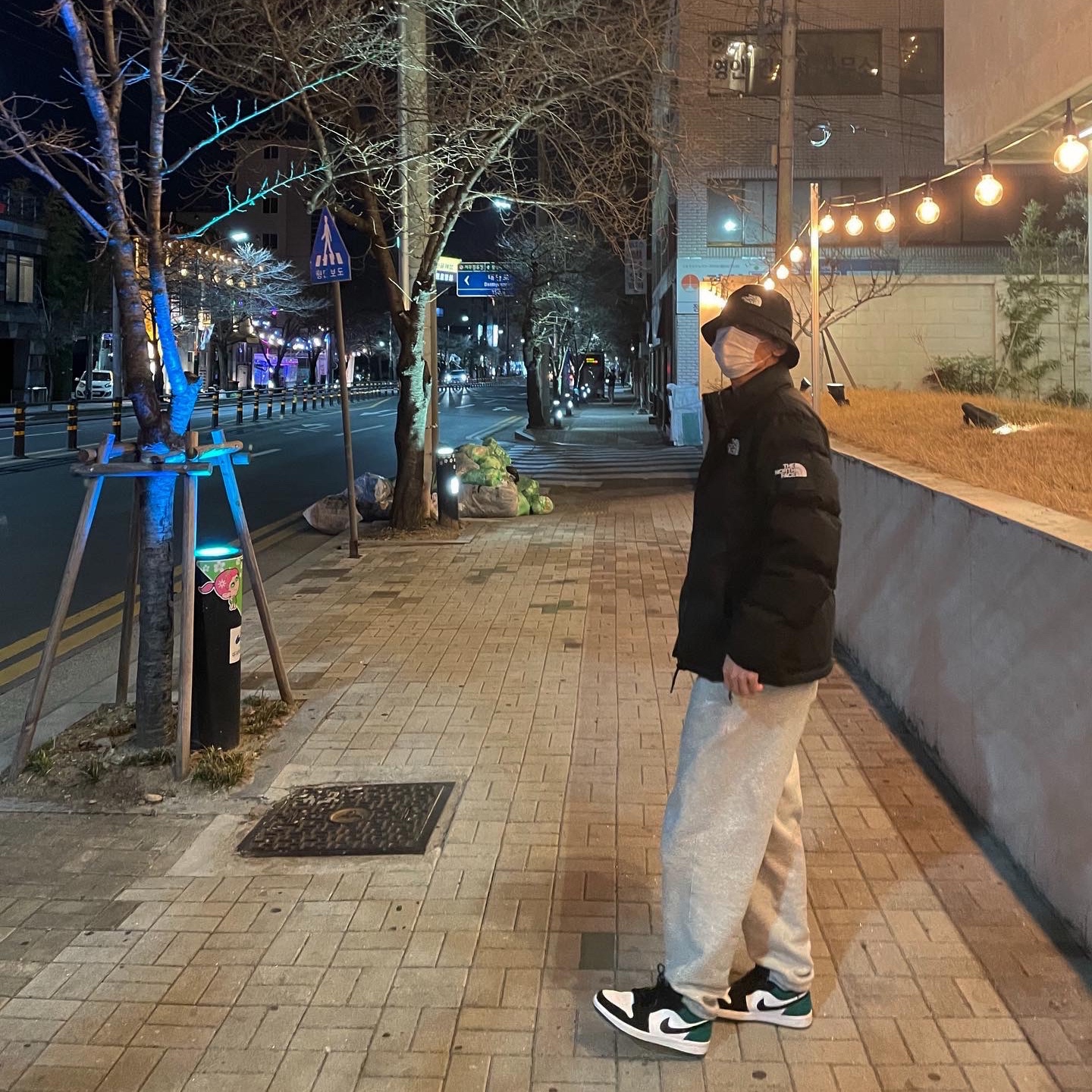 Jordan 1 Low White Black Mystic Green 착용 스타일