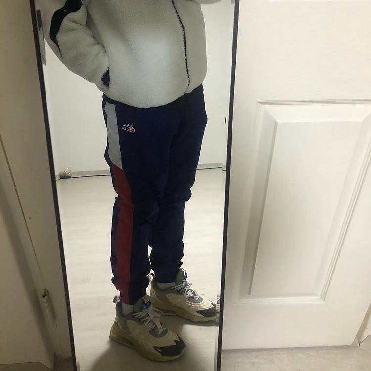 Nike x Travis Scott Air Max 270 React Cactus Trails, Nike Big Swoosh Full Zip Jacket White Navy 착용 스타일
