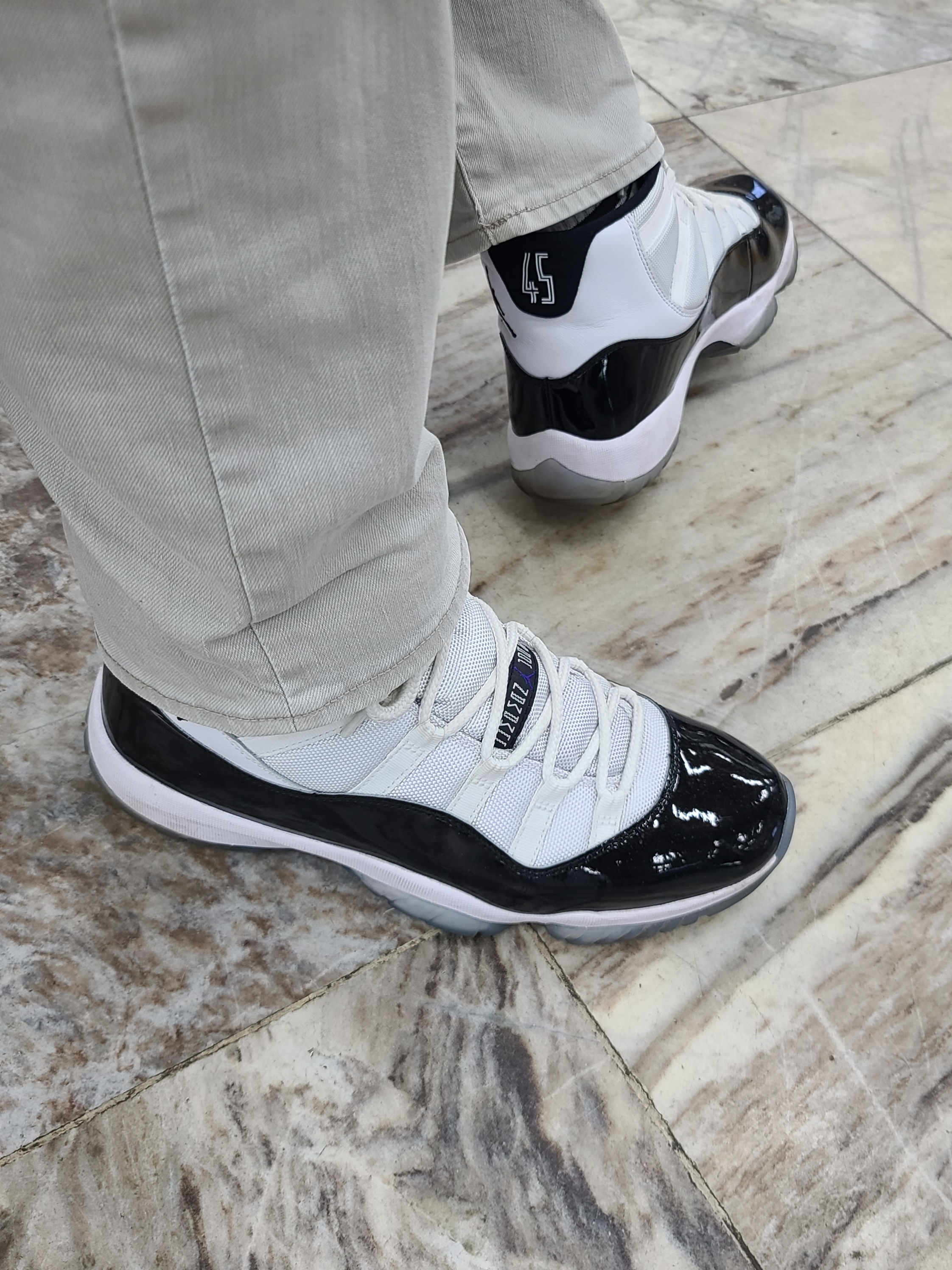 Jordan 11 Retro Concord 2018 착용 스타일 - 3