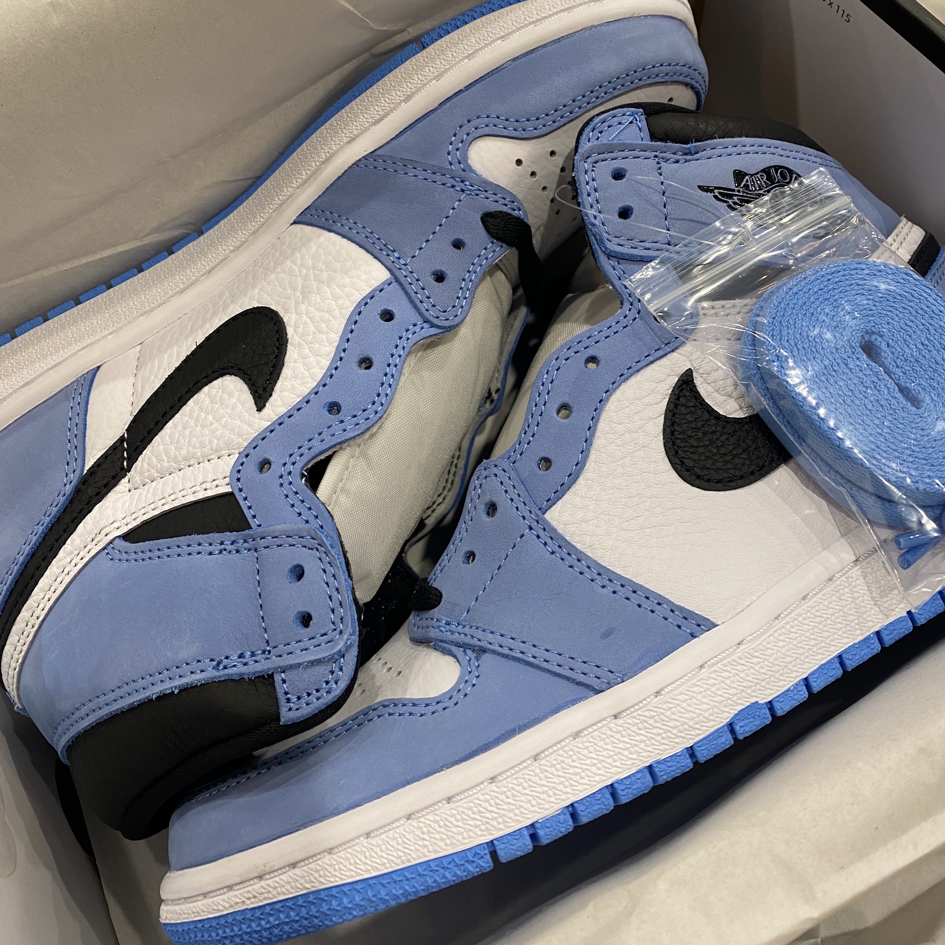 Jordan 1 Retro High OG University Blue 착용 스타일 - 1