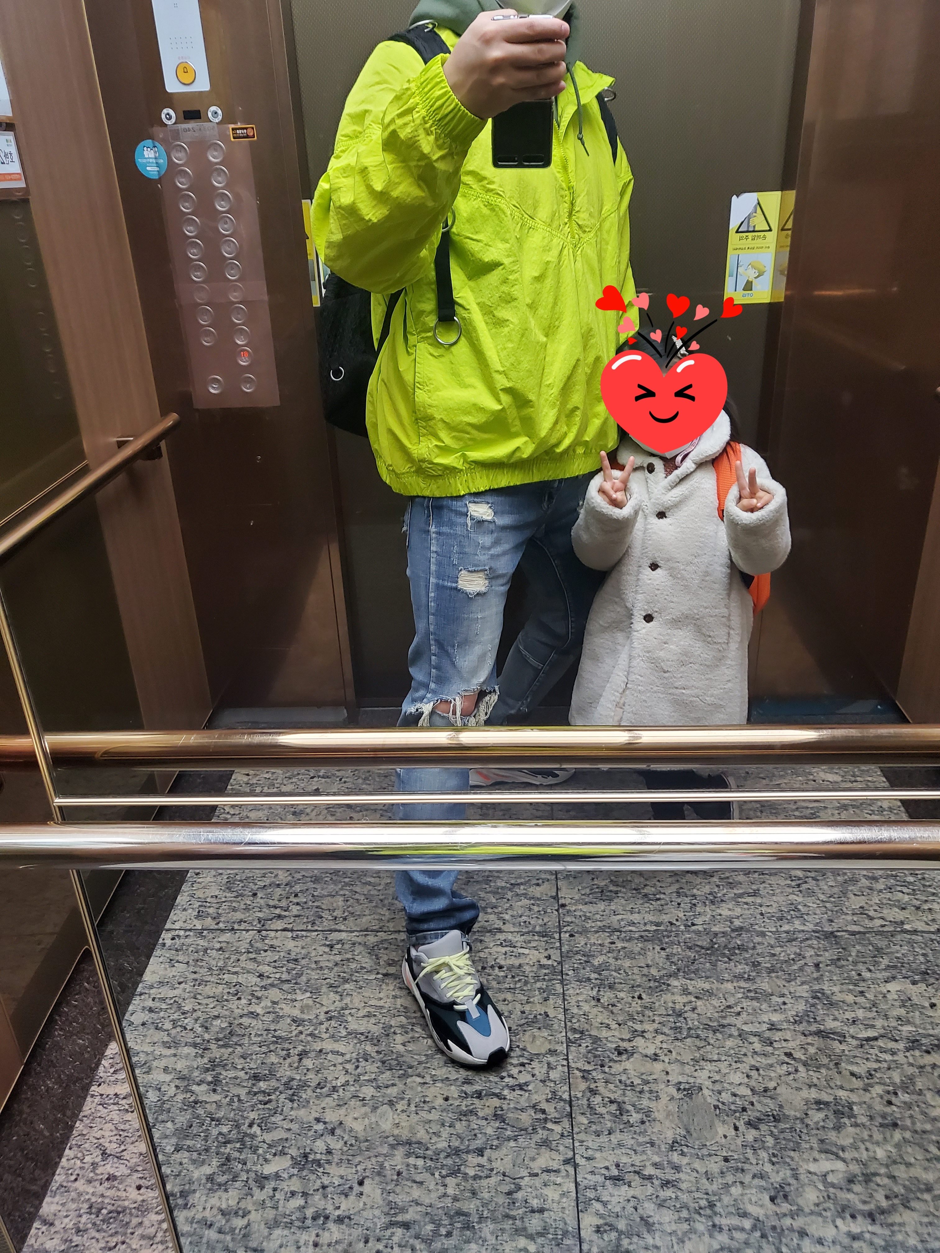 Nike x Stussy Windrunner Jacket Bright Cactus, Adidas Yeezy Boost 700 Wave Runner Solid Grey 2017/2019 착용 스타일