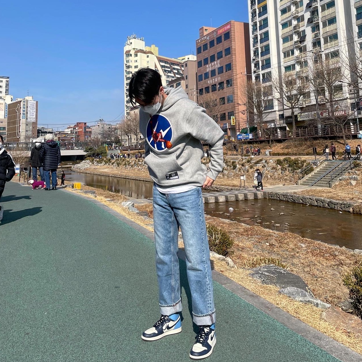 Jordan 1 Retro High Obsidian UNC, Jordan x Fragment Image Pullover Hoodie Grey - US/EU 착용 스타일