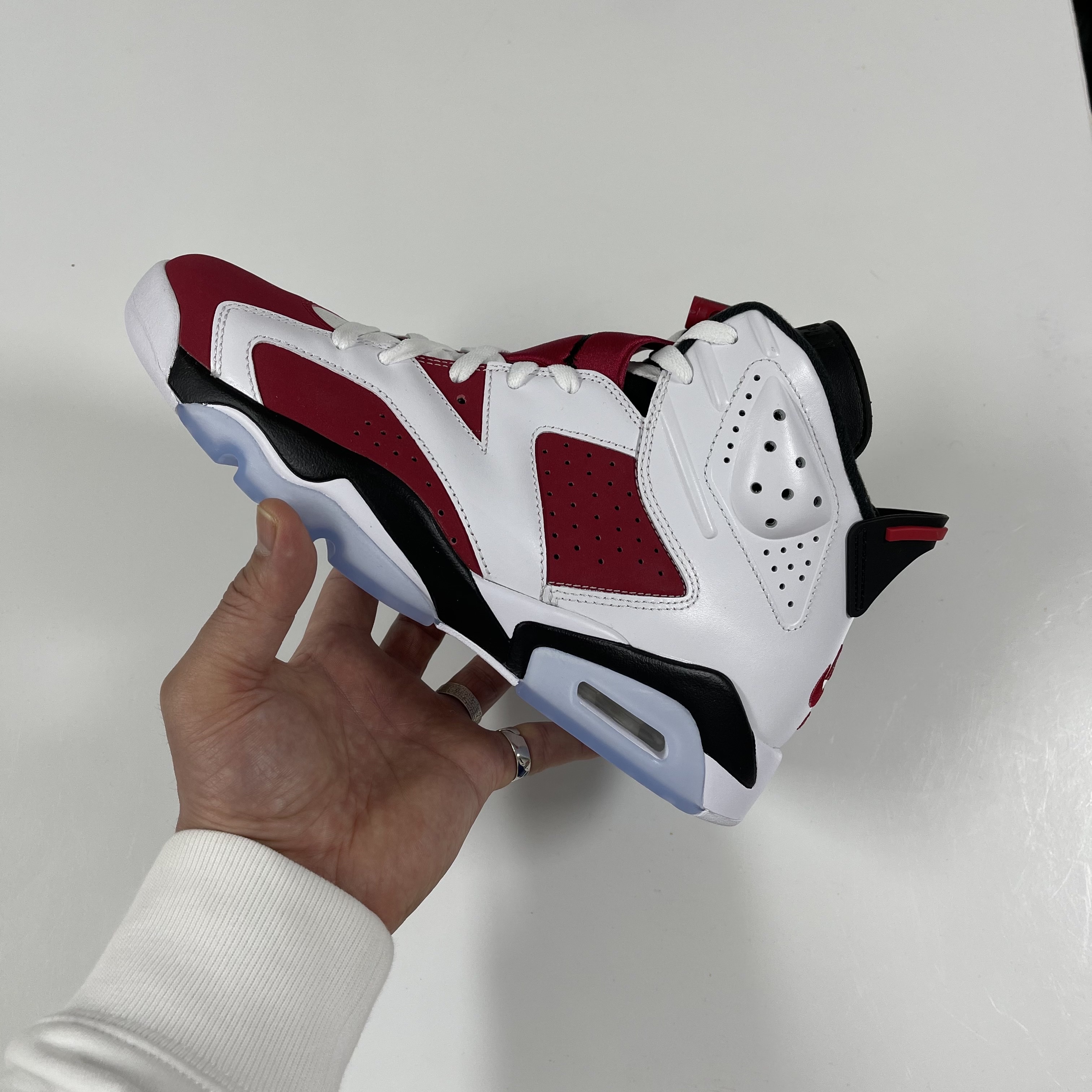 Jordan 6 Retro Carmine 2021 착용 스타일 - 1