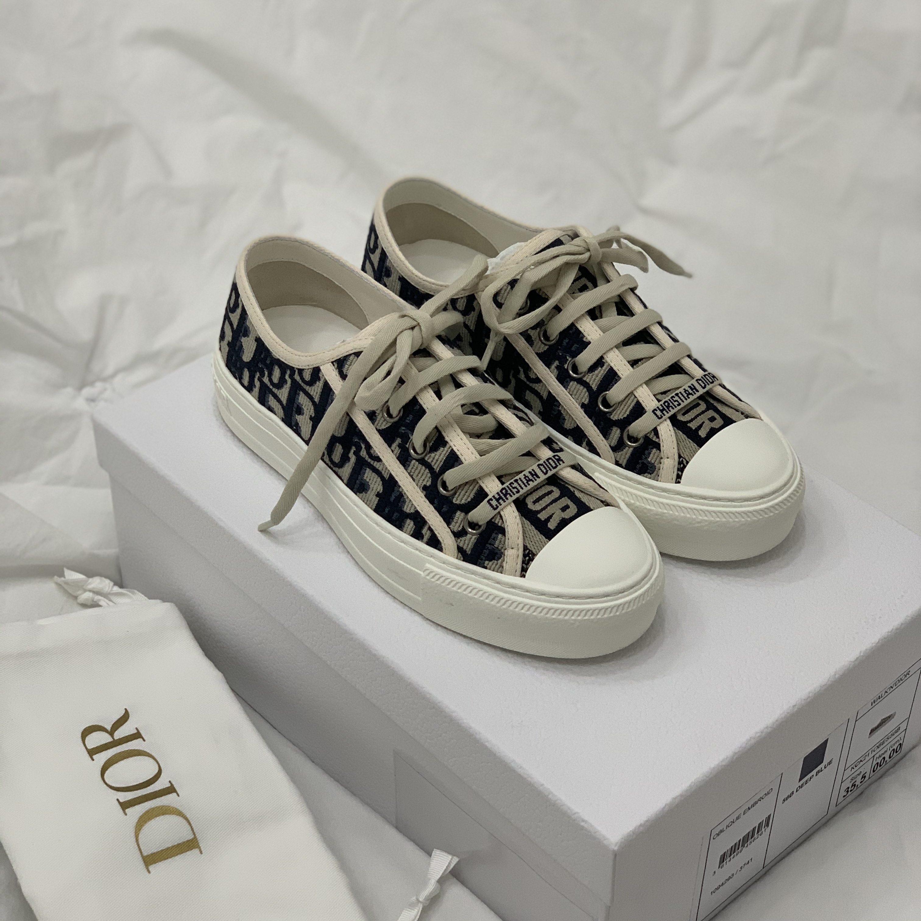 (W) Dior Walk'N'Dior Sneakers Oblique Navy 착용 스타일