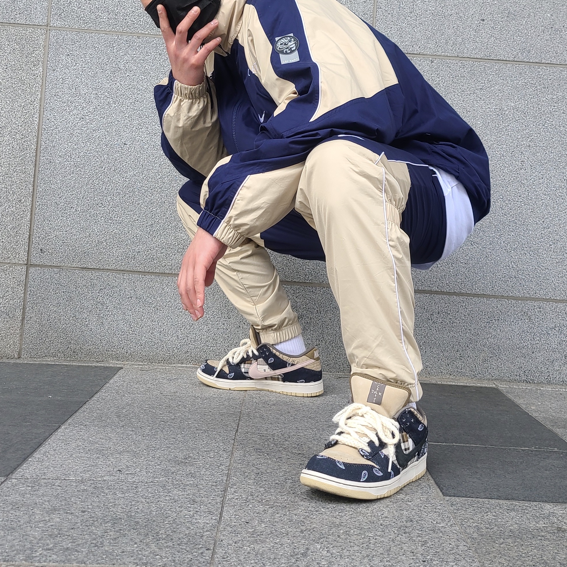 Nike x Travis Scott SB Dunk Low, Nike x Cav Empt Track Jacket Navy 착용 스타일