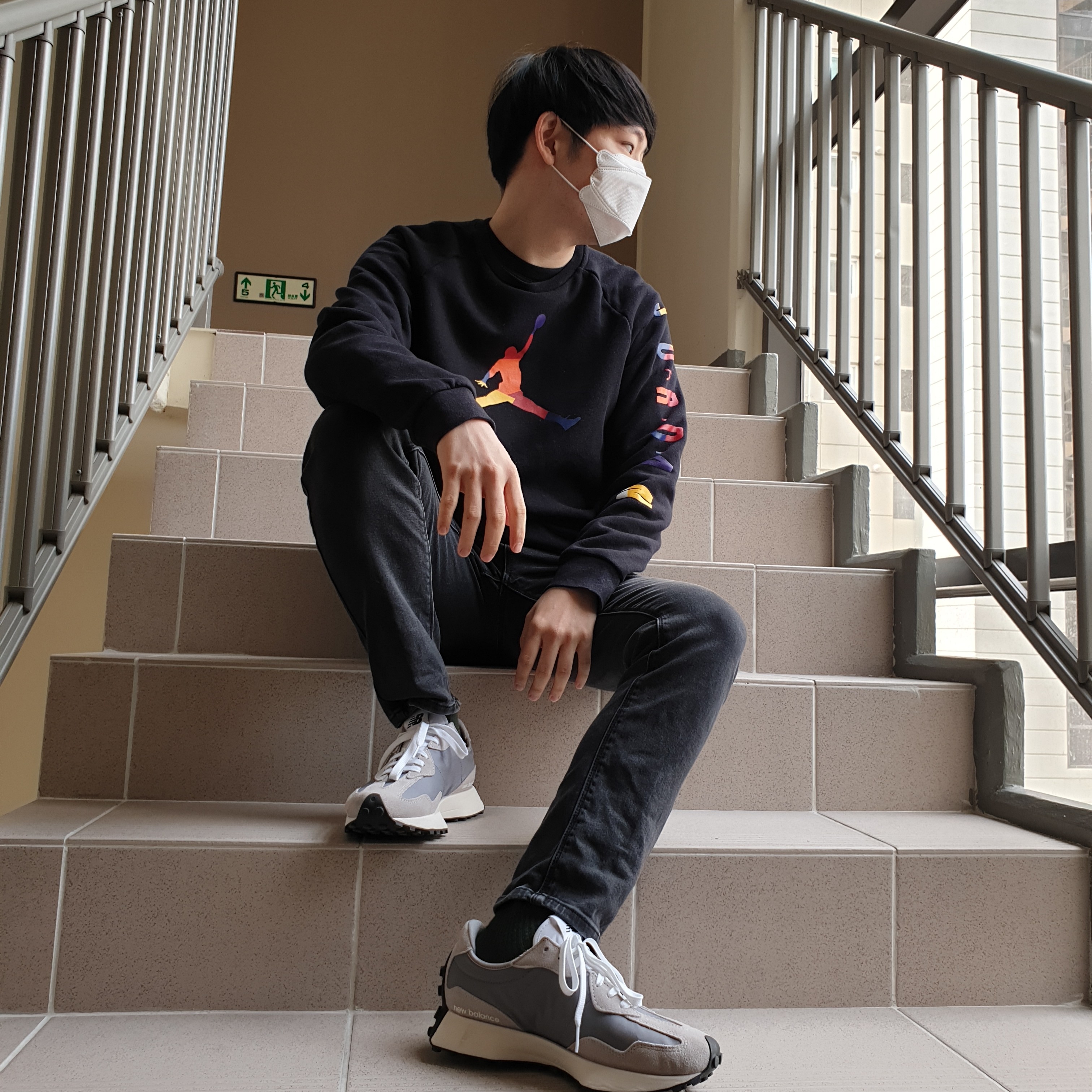 New Balance 327 Grey Purple 착용 스타일